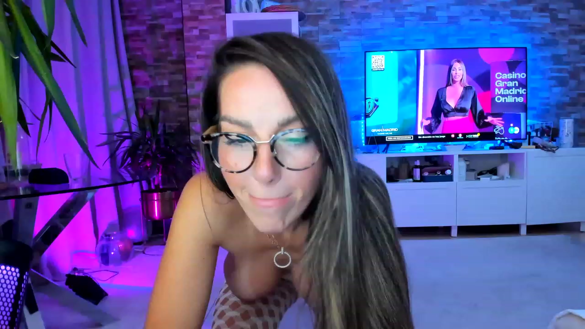 Gallery image thumbnail from AnooKiss's myfreecams stream on, 04/24/2023, 24:54 image 5 of 20