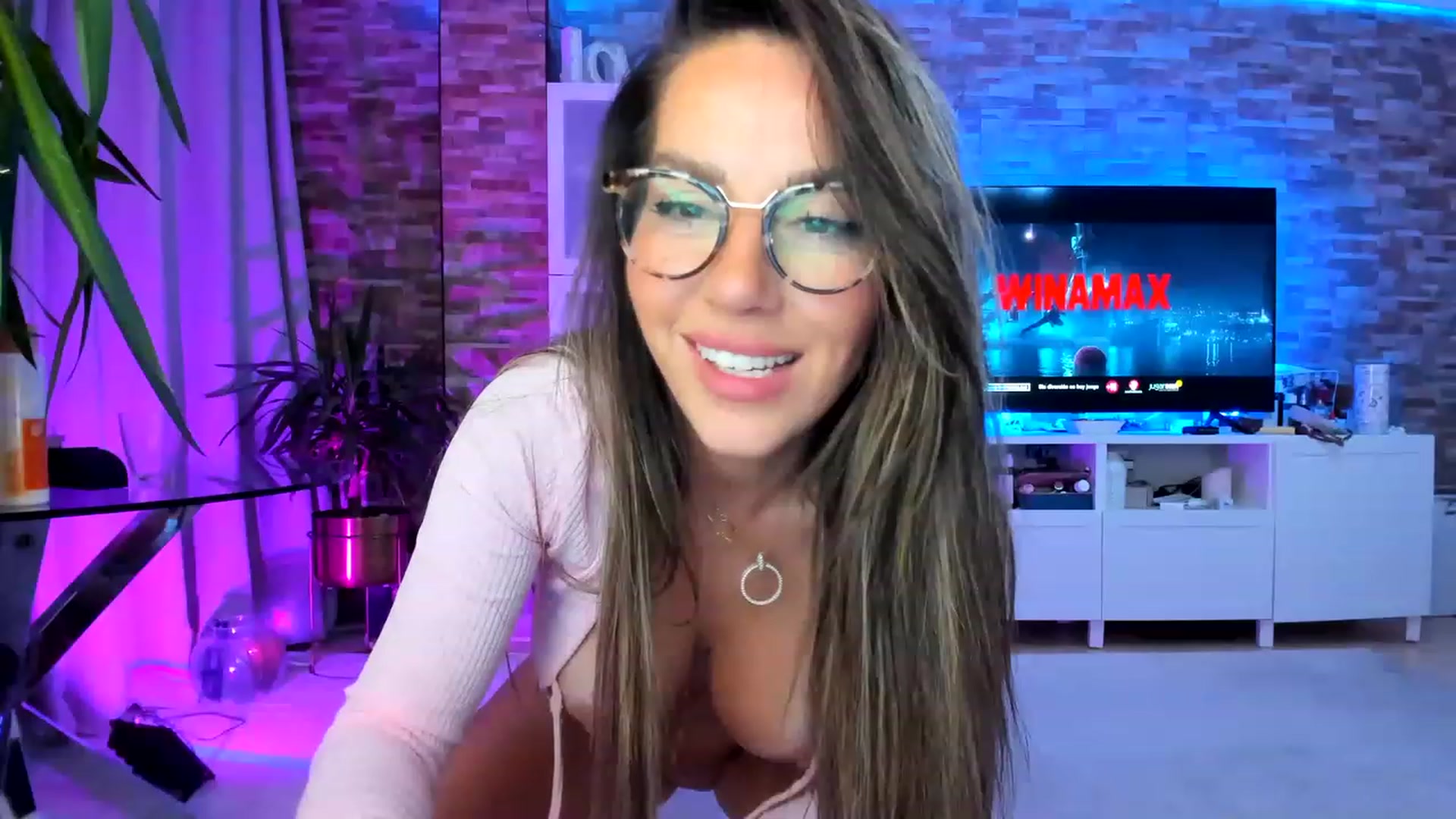 Gallery image thumbnail from AnooKiss's myfreecams stream on, 04/24/2023, 01:07 image 10 of 20