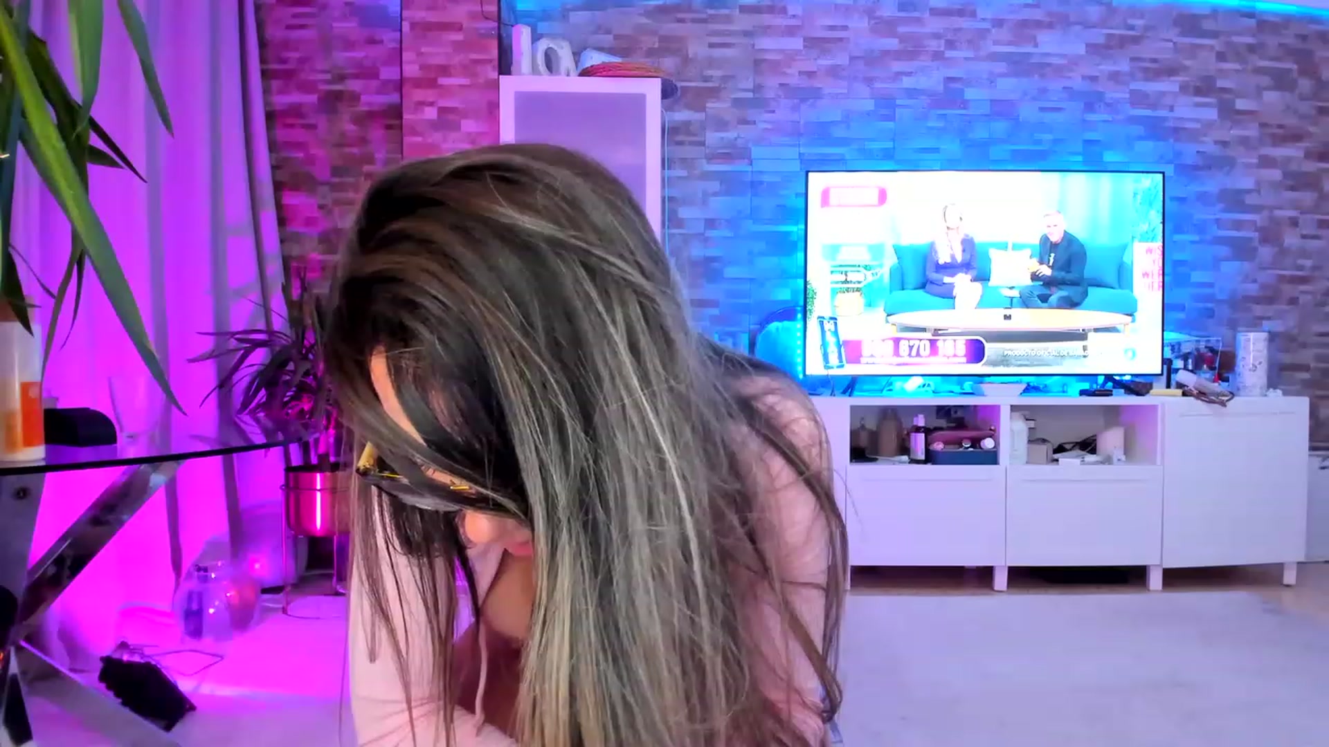 Gallery image thumbnail from AnooKiss's myfreecams stream on, 04/24/2023, 01:07 image 19 of 20