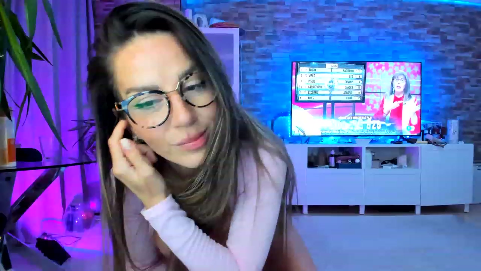 Gallery image thumbnail from AnooKiss's myfreecams stream on, 04/24/2023, 01:07 image 6 of 20