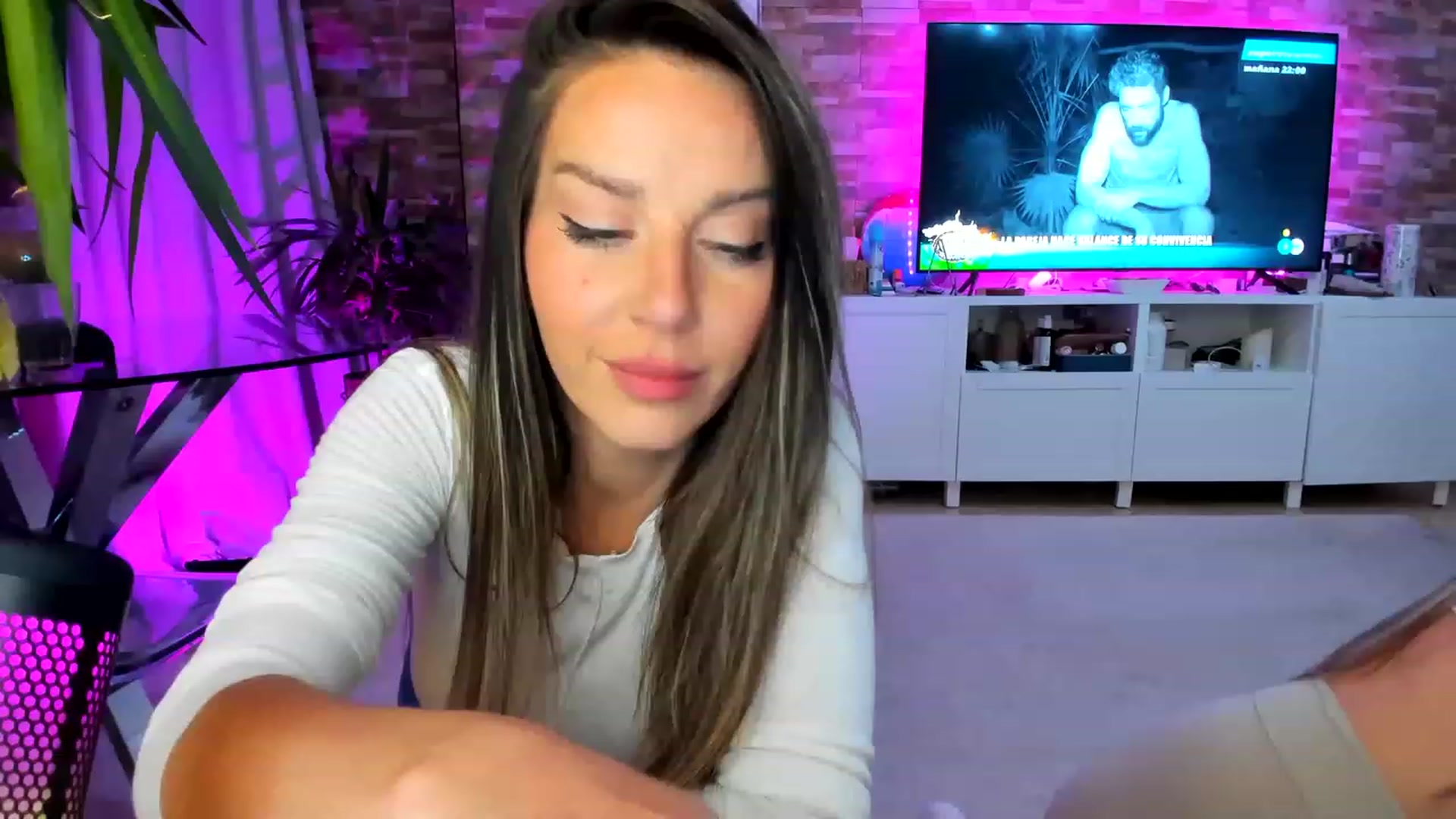Gallery image thumbnail from AnooKiss's myfreecams stream on, 04/25/2023, 24:27 image 12 of 20