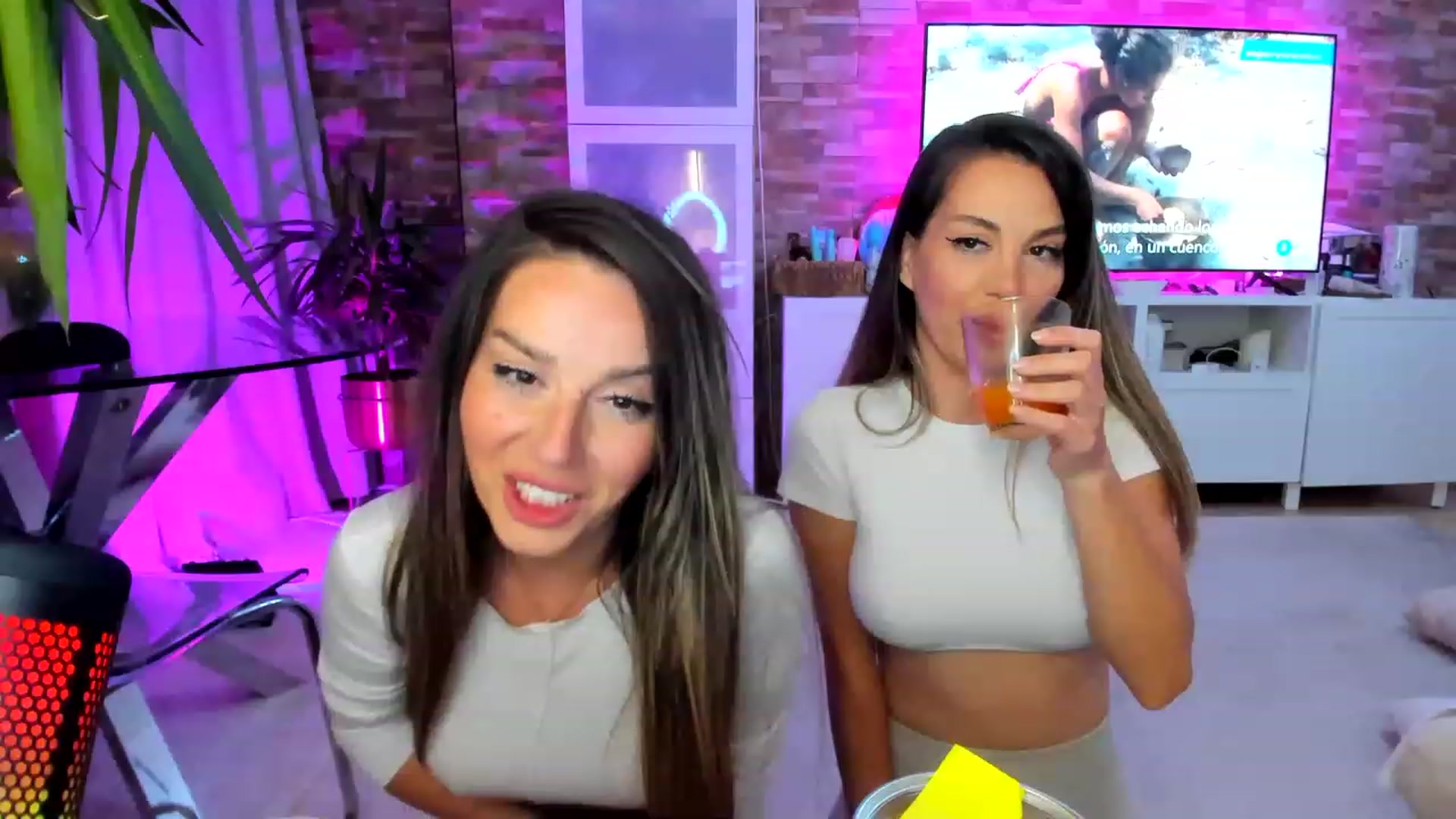 Gallery image thumbnail from AnooKiss's myfreecams stream on, 04/25/2023, 24:27 image 9 of 20
