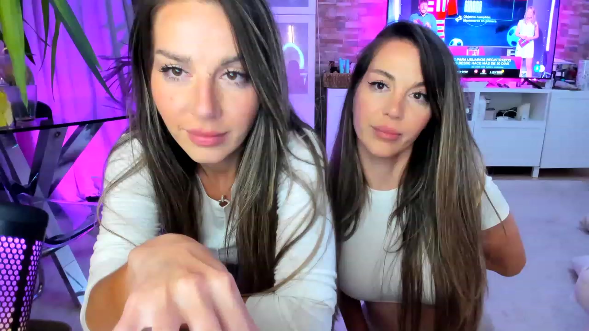 Gallery image thumbnail from AnooKiss's myfreecams stream on, 04/25/2023, 24:27 image 17 of 20