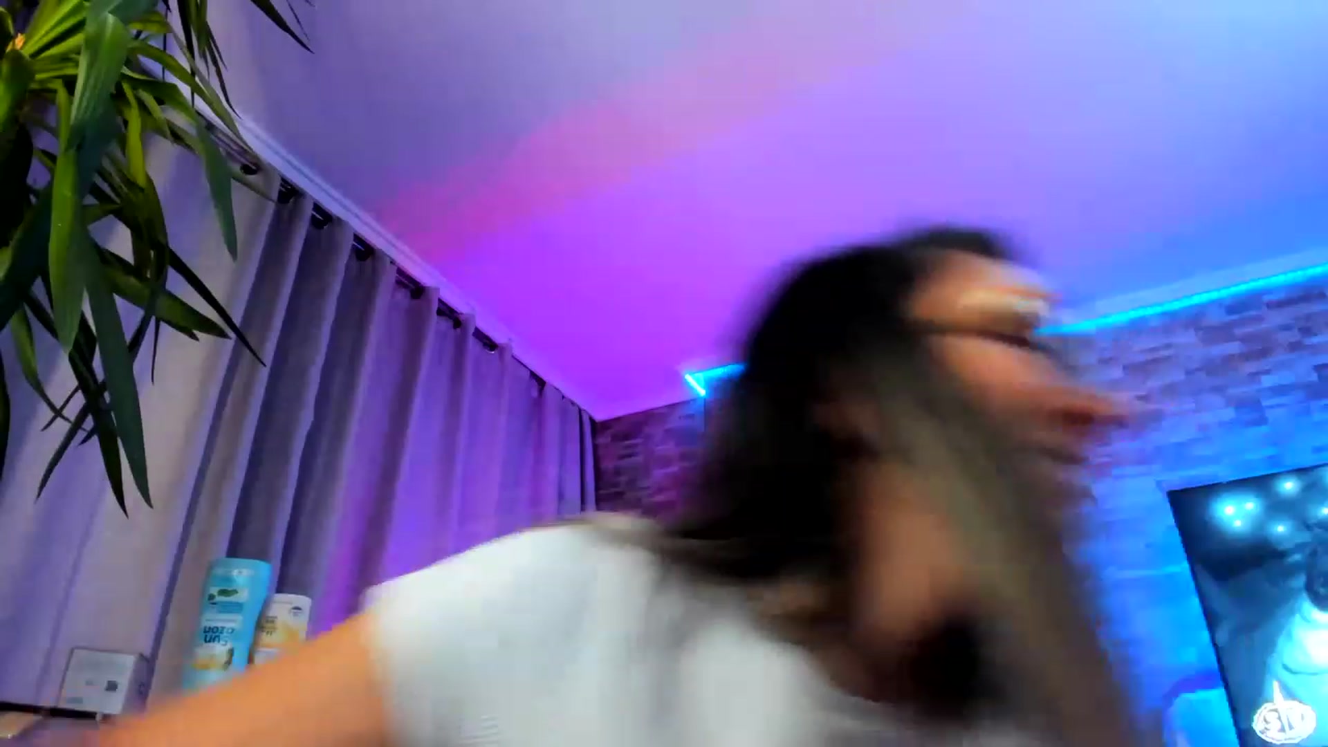 Gallery image thumbnail from AnooKiss's myfreecams stream on, 04/26/2023, 23:28 image 18 of 20