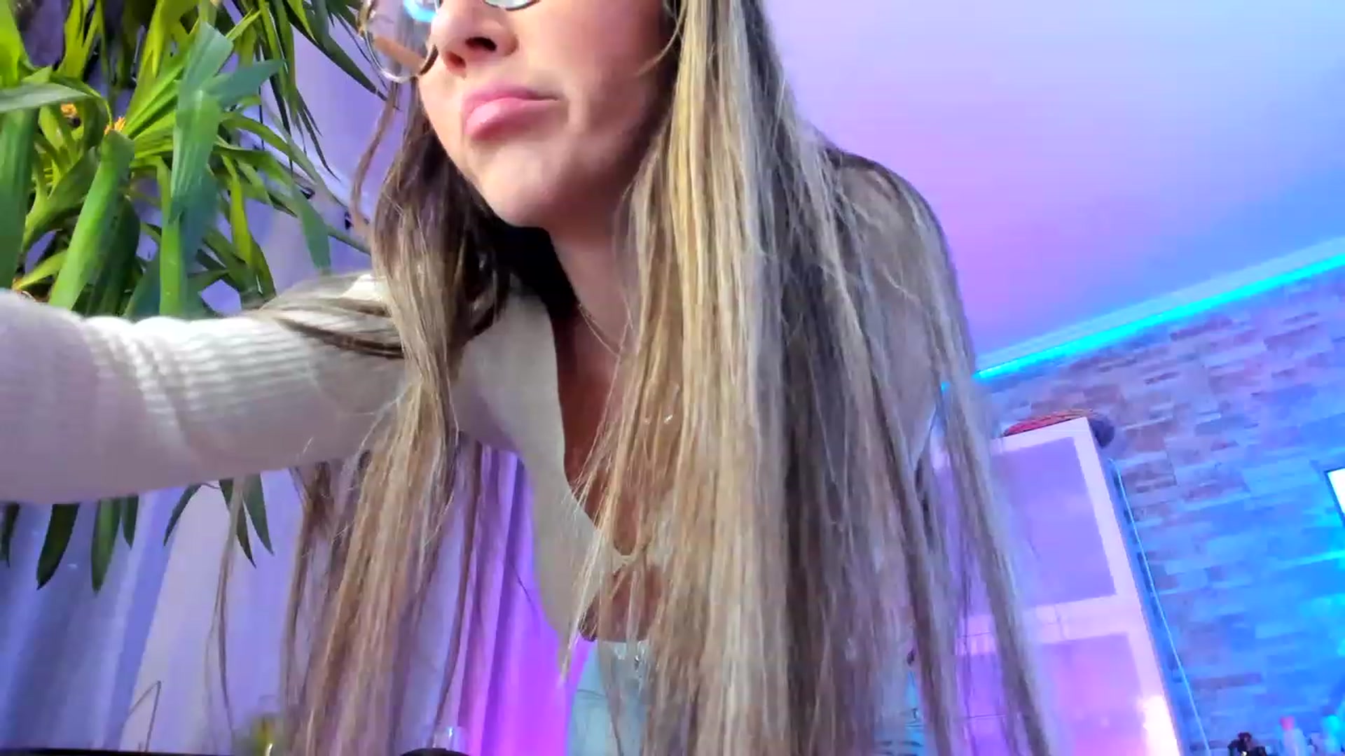 Gallery image thumbnail from AnooKiss's myfreecams stream on, 04/29/2023, 24:03 image 7 of 20