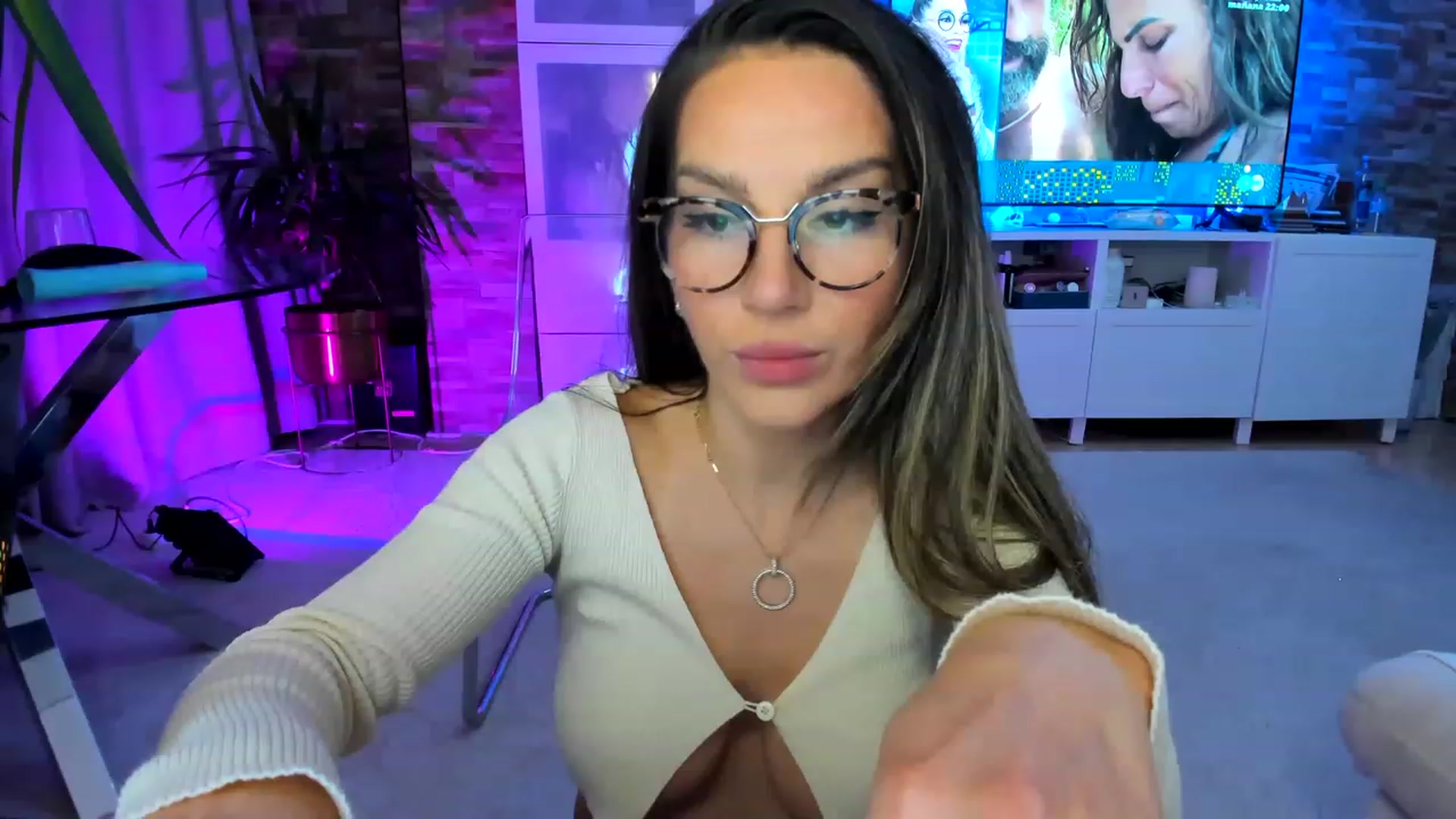 Gallery image thumbnail from AnooKiss's myfreecams stream on, 04/29/2023, 24:03 image 11 of 20
