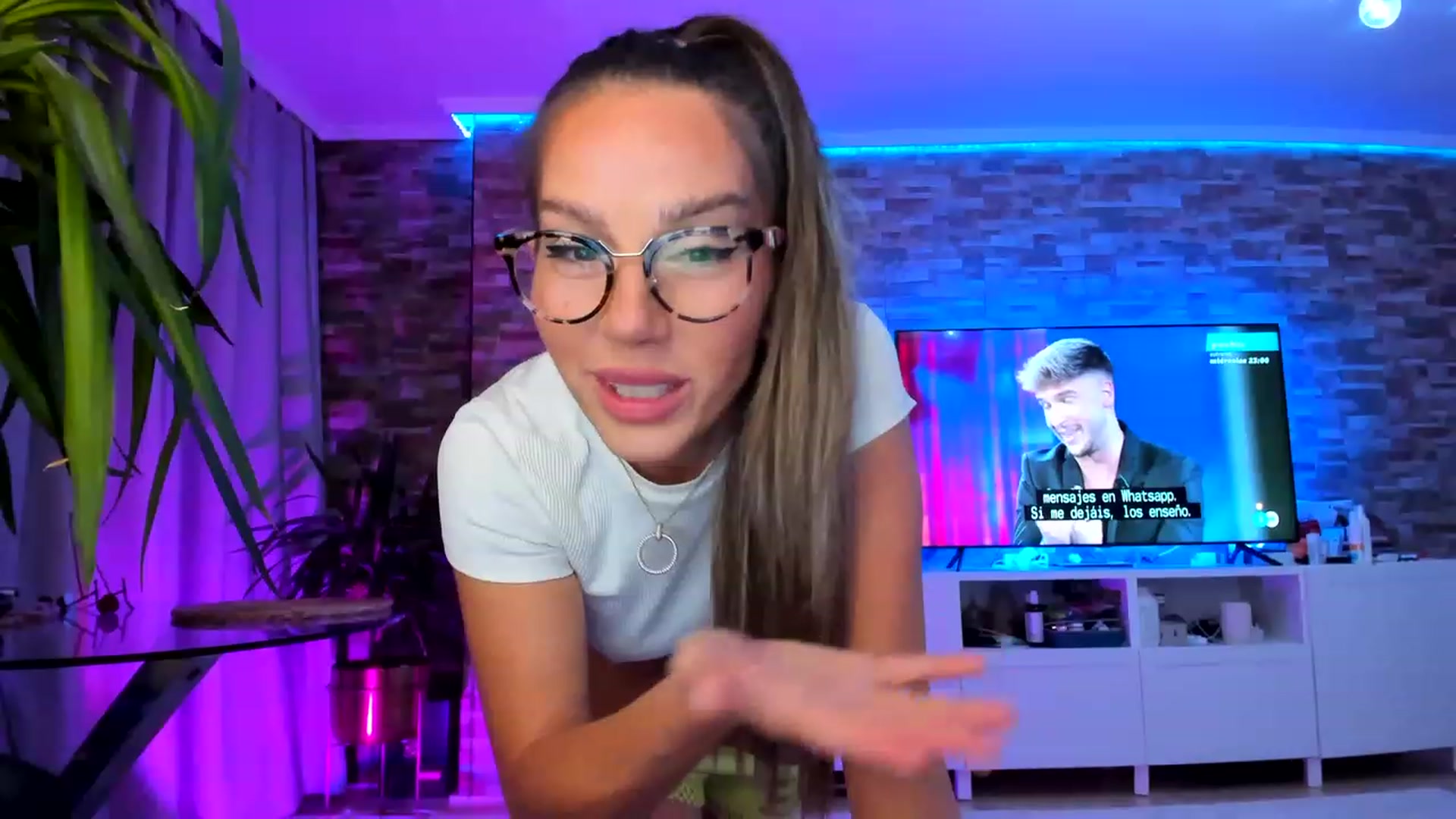 Gallery image thumbnail from AnooKiss's myfreecams stream on, 05/08/2023, 21:17 image 16 of 20