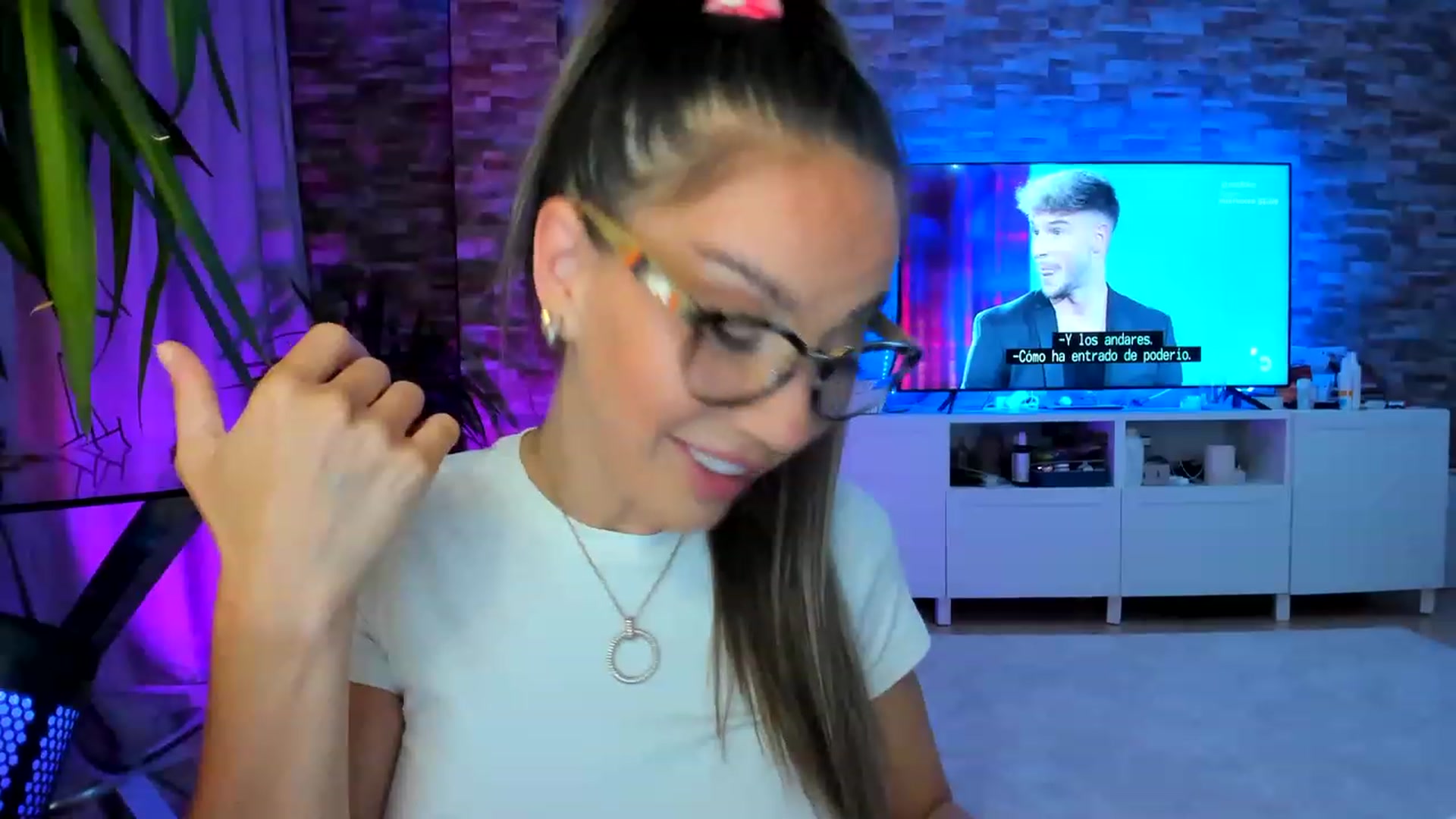 Gallery image thumbnail from AnooKiss's myfreecams stream on, 05/08/2023, 21:17 image 3 of 20