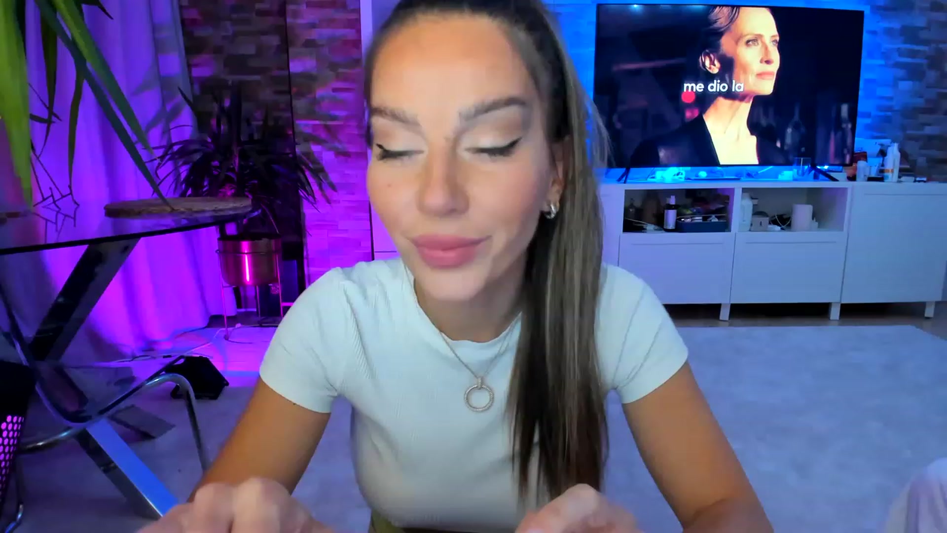 Gallery image thumbnail from AnooKiss's myfreecams stream on, 05/08/2023, 21:17 image 1 of 20