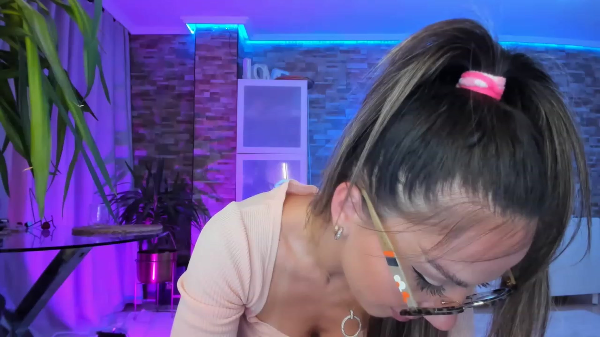 Gallery image thumbnail from AnooKiss's myfreecams stream on, 05/09/2023, 24:33 image 12 of 20