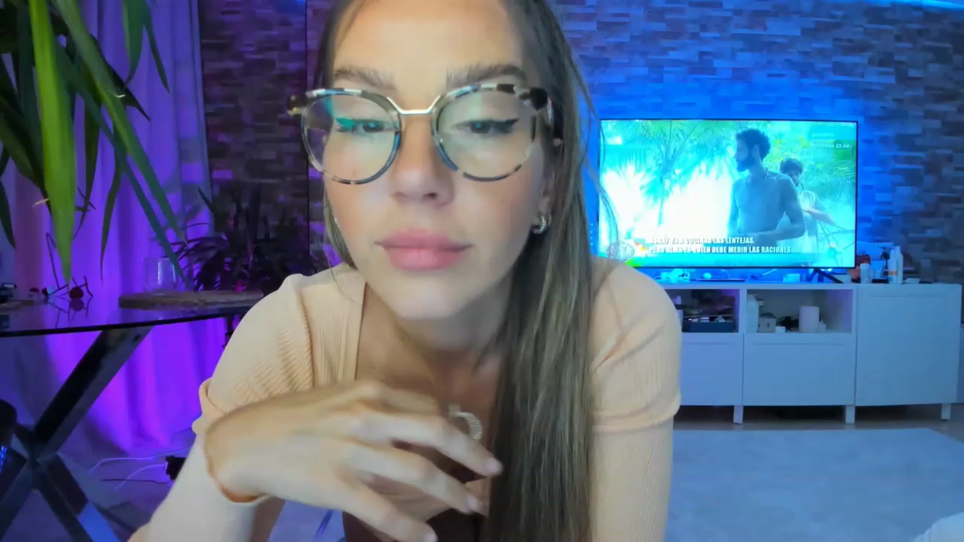 Gallery image thumbnail from AnooKiss's myfreecams stream on, 05/09/2023, 24:33 image 14 of 20