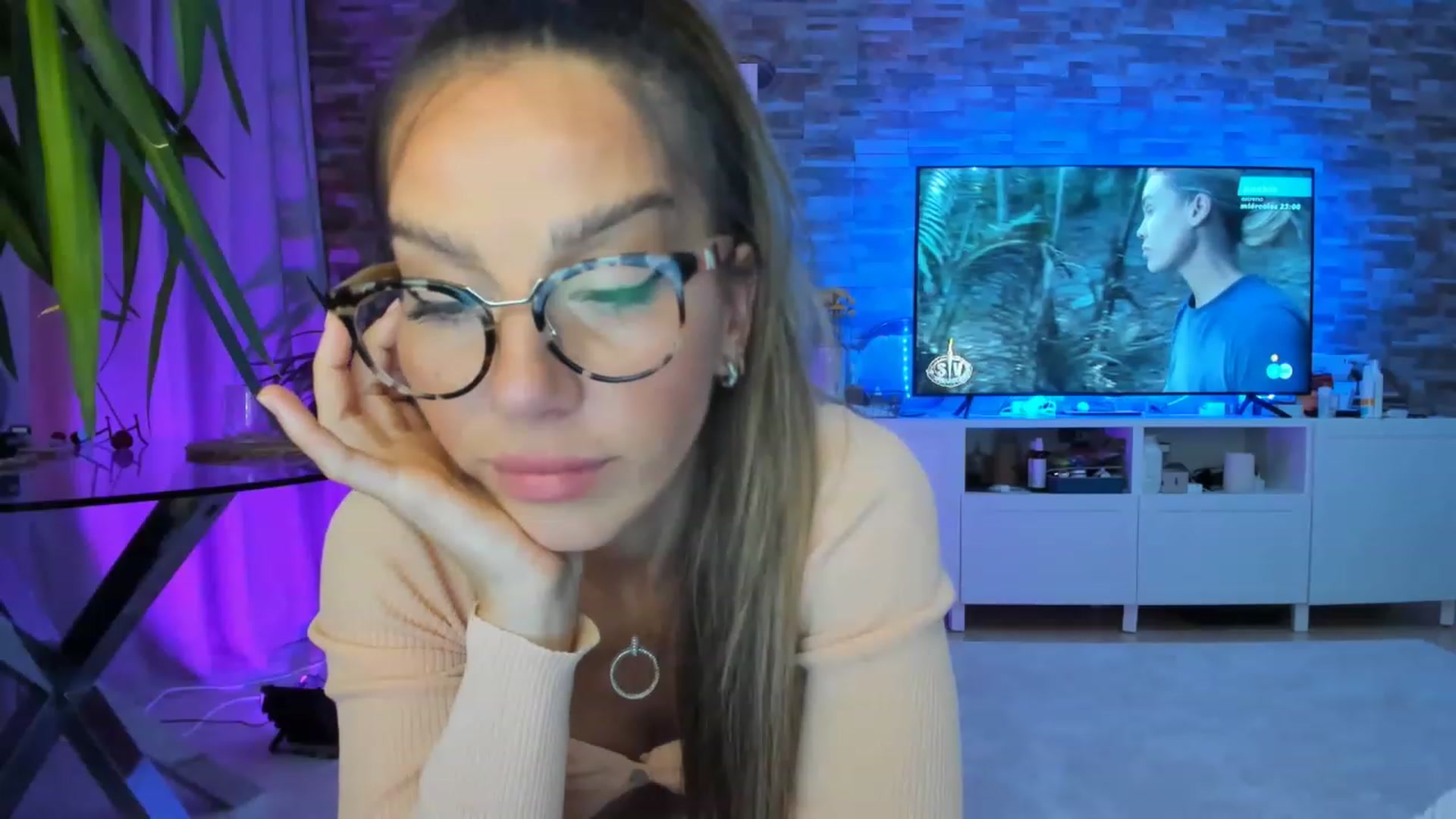 Gallery image thumbnail from AnooKiss's myfreecams stream on, 05/09/2023, 24:33 image 15 of 20