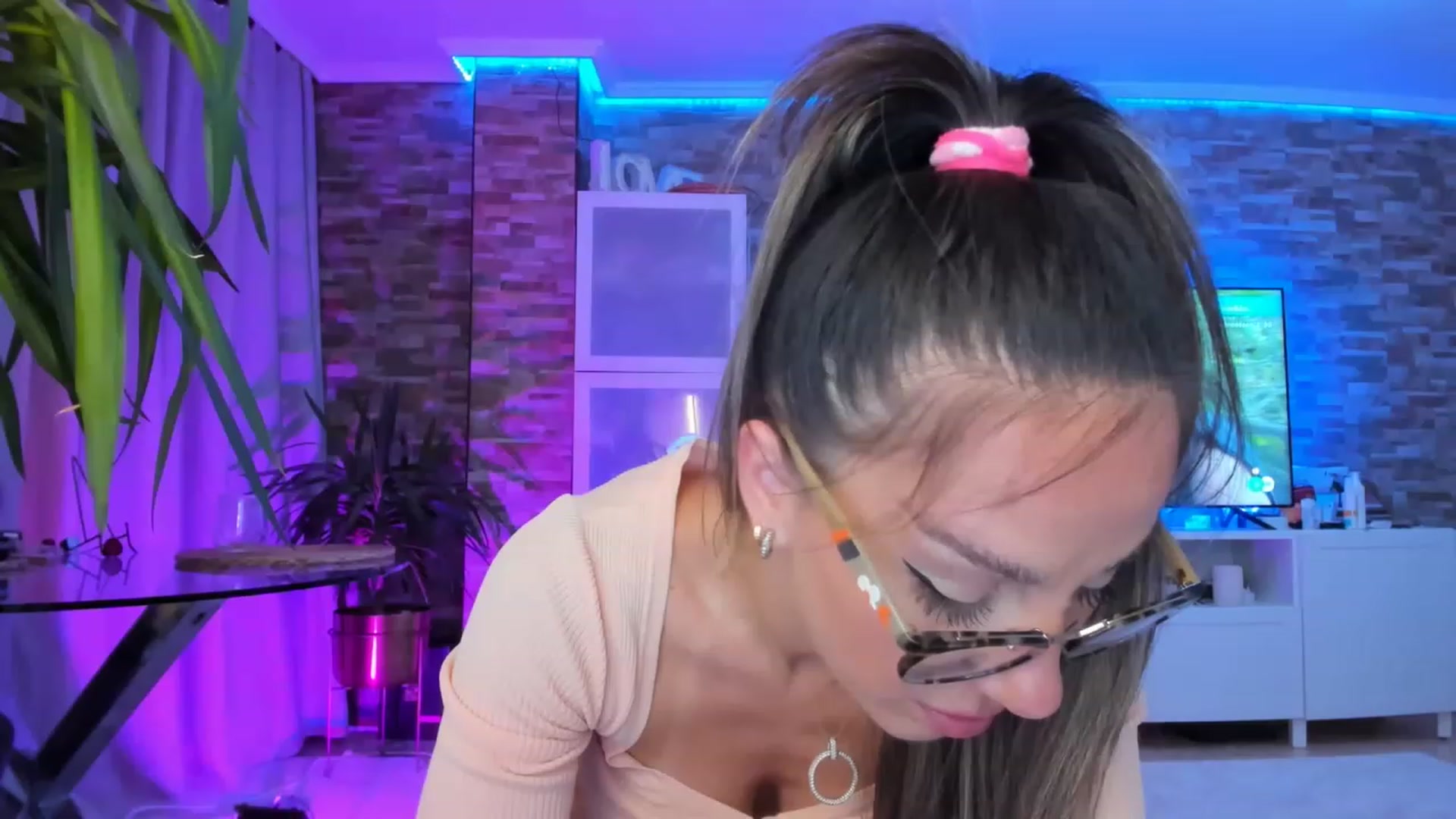 Gallery image thumbnail from AnooKiss's myfreecams stream on, 05/09/2023, 24:33 image 11 of 20