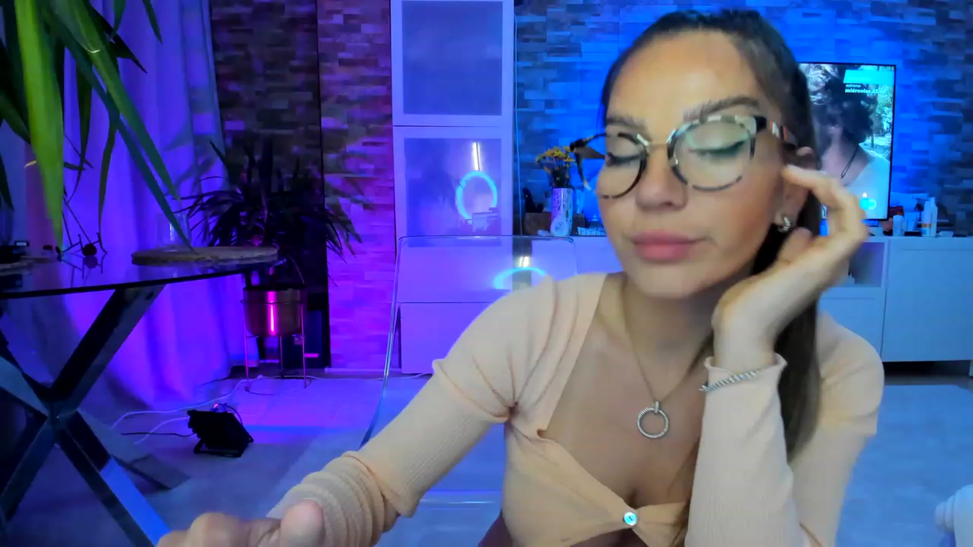 Gallery image thumbnail from AnooKiss's myfreecams stream on, 05/09/2023, 01:25 image 1 of 20