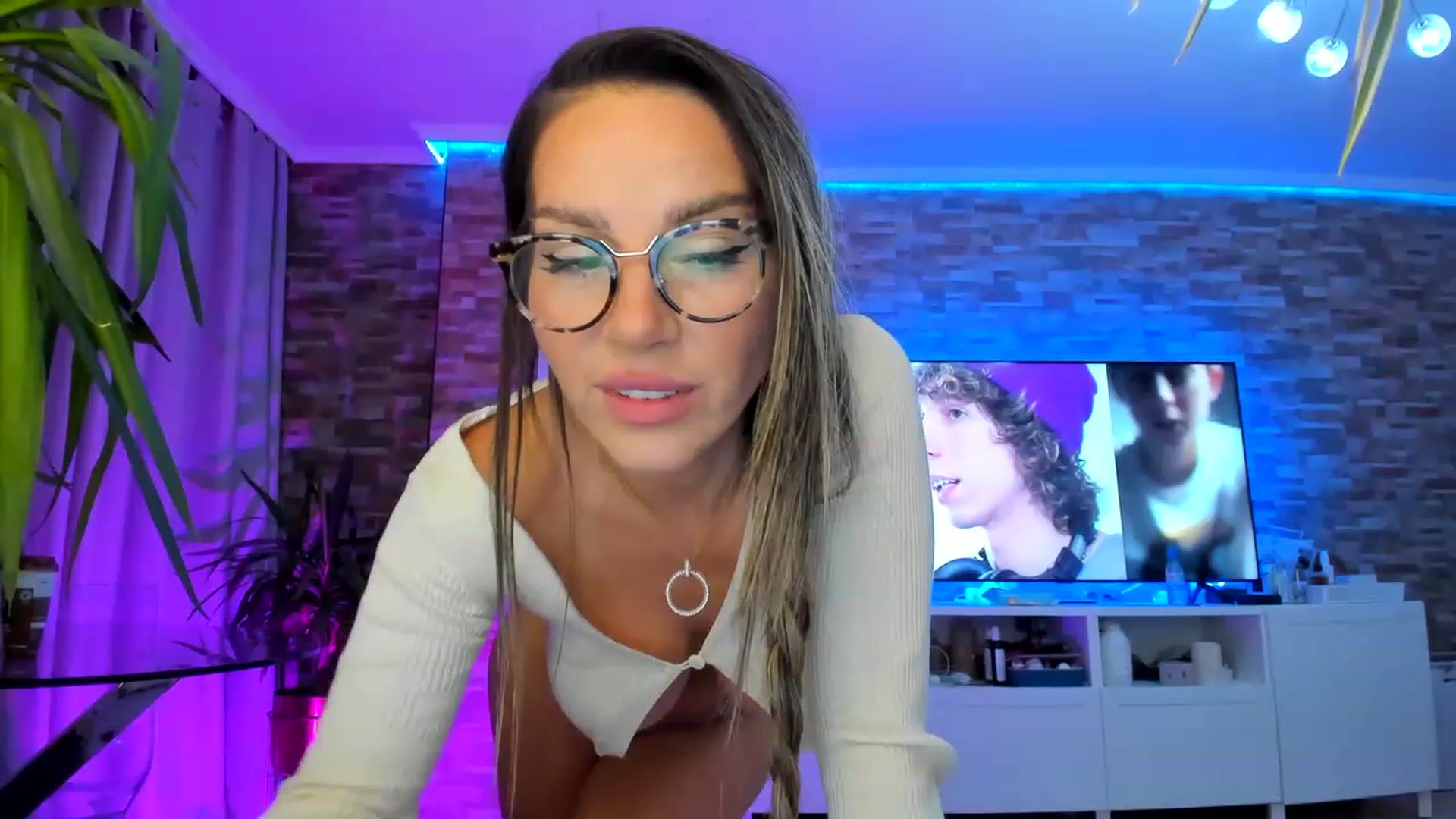 Gallery image thumbnail from AnooKiss's myfreecams stream on, 05/13/2023, 22:30 image 3 of 20