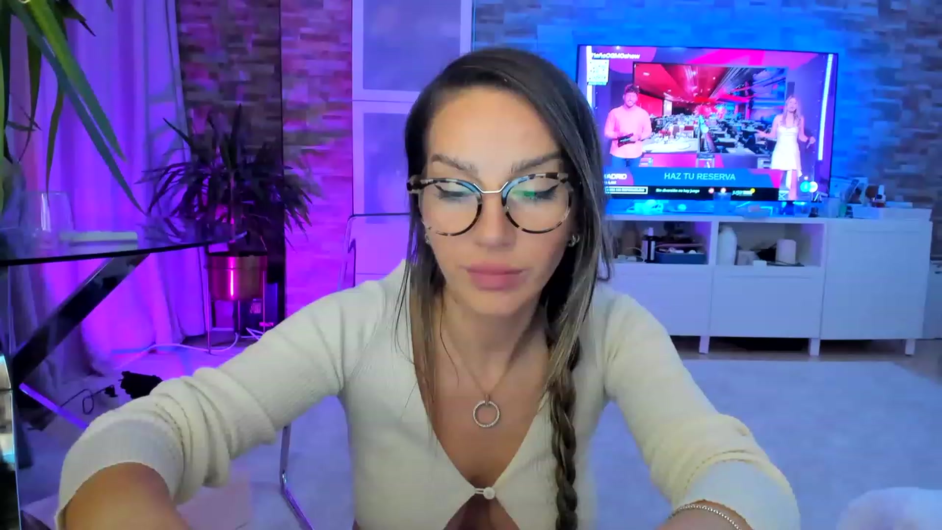 Gallery image thumbnail from AnooKiss's myfreecams stream on, 05/17/2023, 24:40 image 6 of 20
