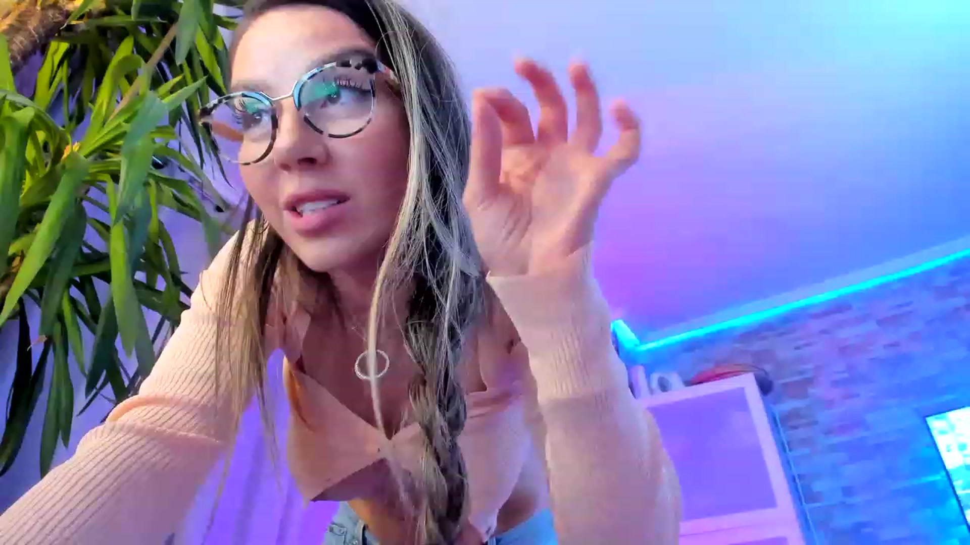 Gallery image thumbnail from AnooKiss's myfreecams stream on, 05/18/2023, 22:55 image 8 of 20
