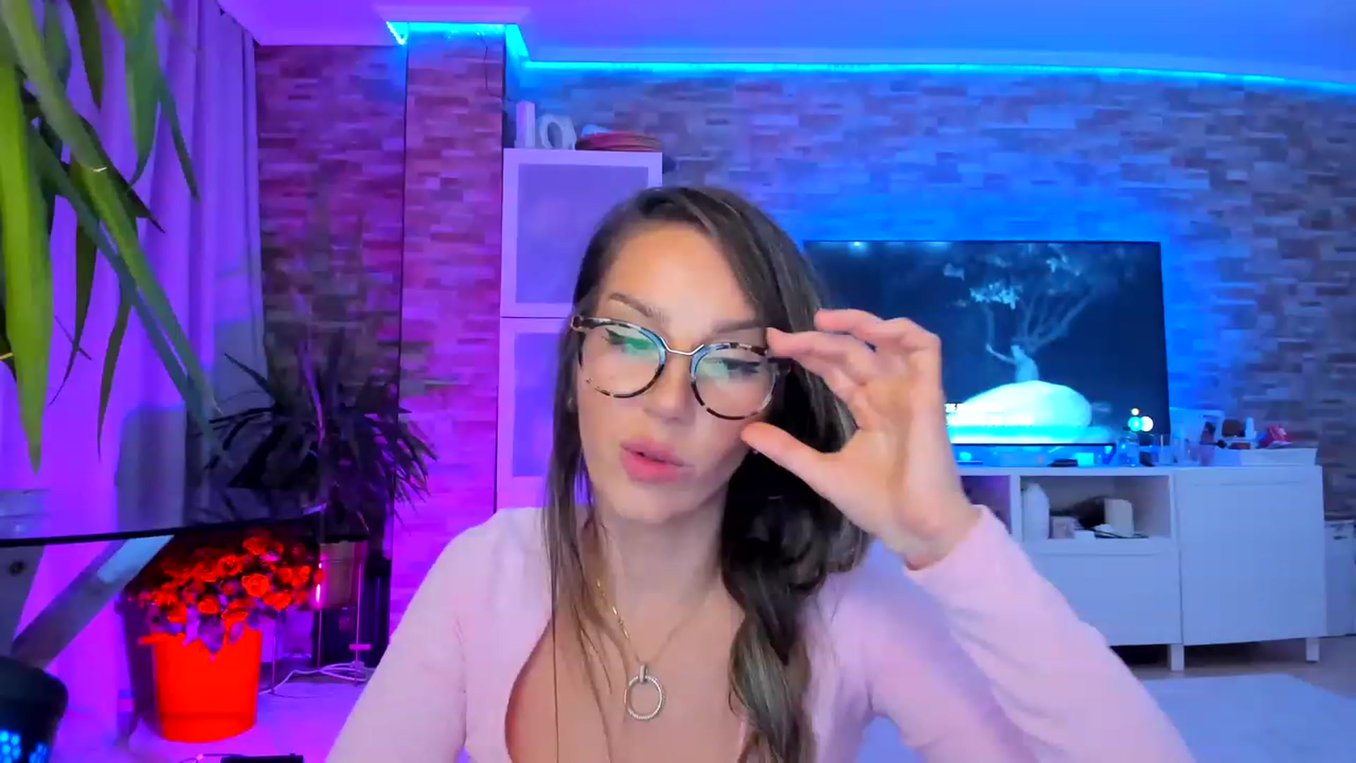 Gallery image thumbnail from AnooKiss's myfreecams stream on, 05/21/2023, 24:06 image 11 of 20