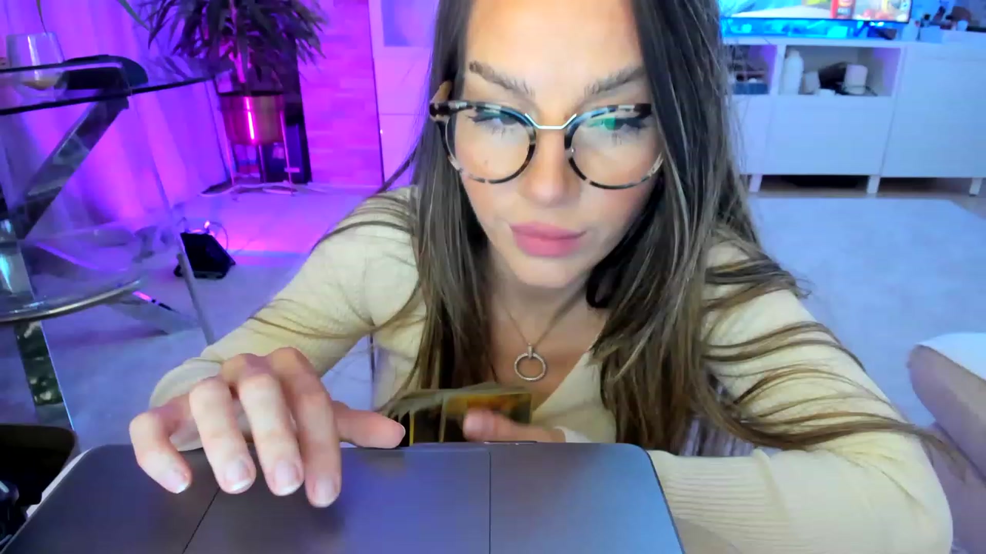 Gallery image thumbnail from AnooKiss's myfreecams stream on, 05/27/2023, 24:51 image 6 of 20