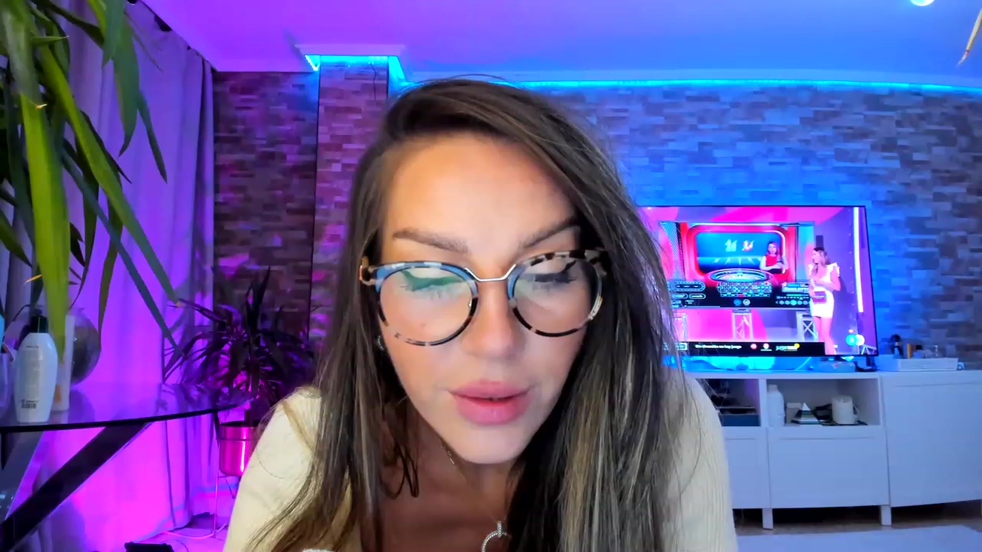 Gallery image thumbnail from AnooKiss's myfreecams stream on, 06/18/2023, 24:20 image 20 of 20