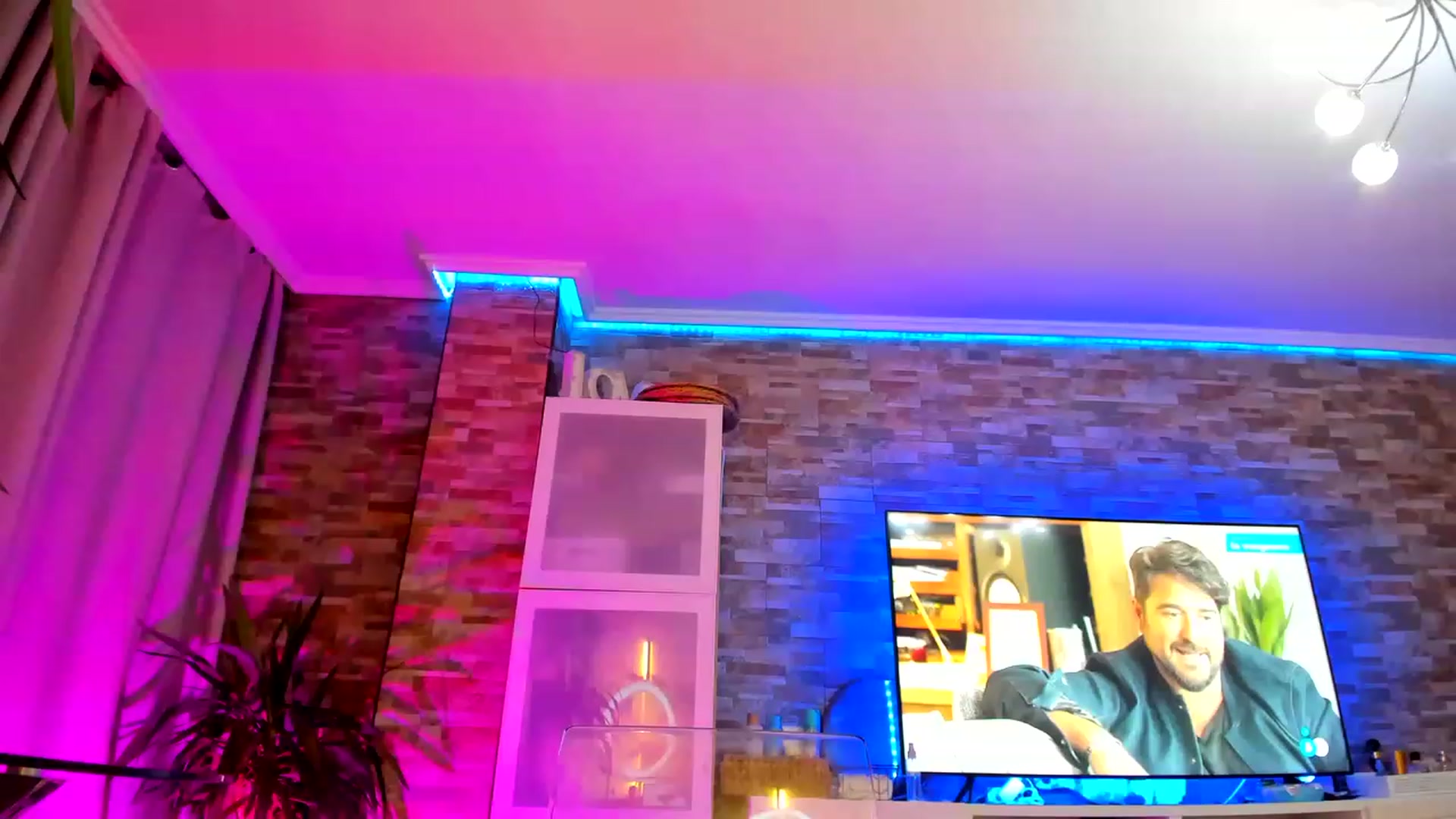 Gallery image thumbnail from AnooKiss's myfreecams stream on, 06/18/2023, 24:23 image 4 of 20