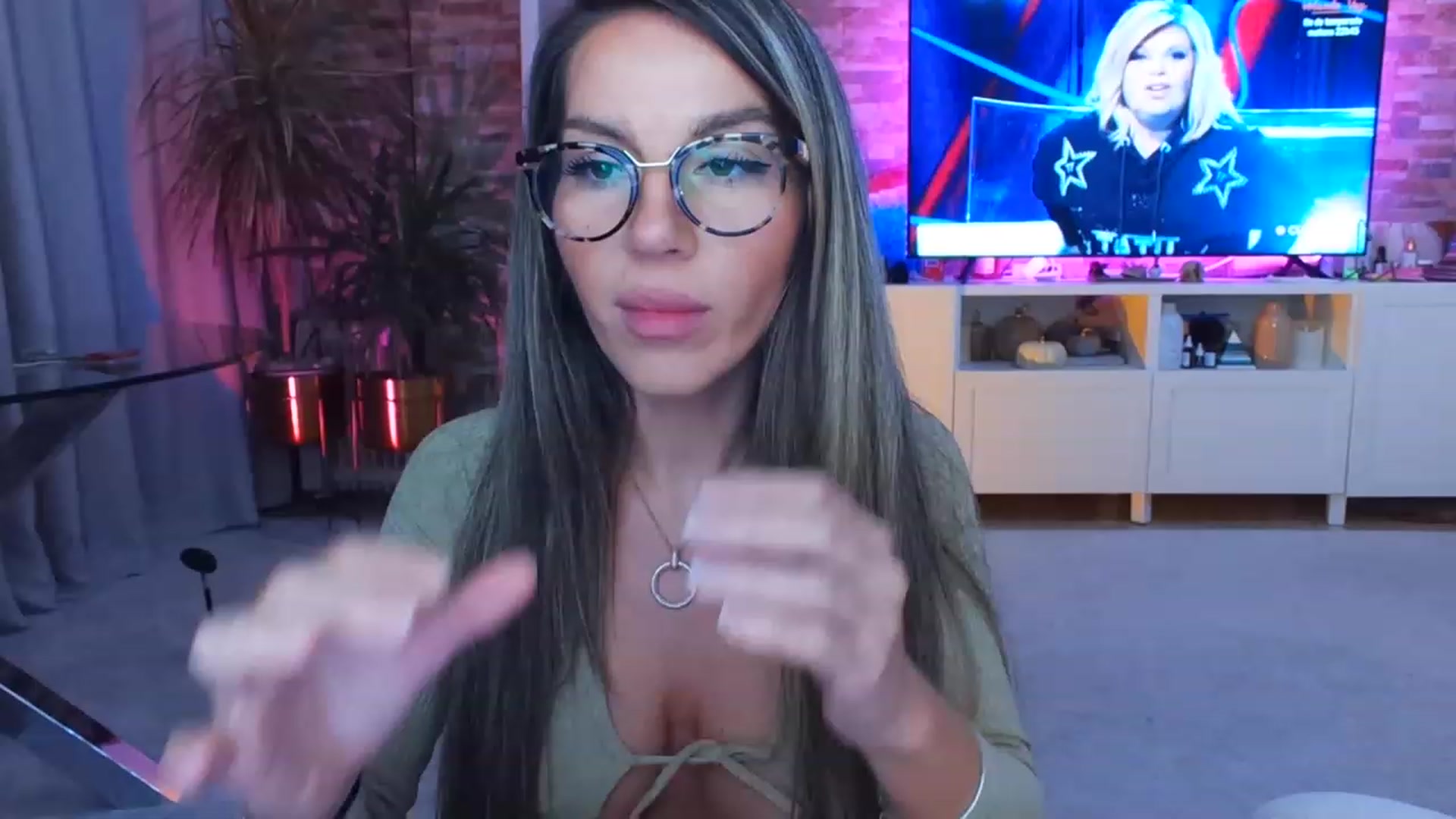 Gallery image thumbnail from Anoook's myfreecams stream on, 11/15/2022, 24:49 image 11 of 20
