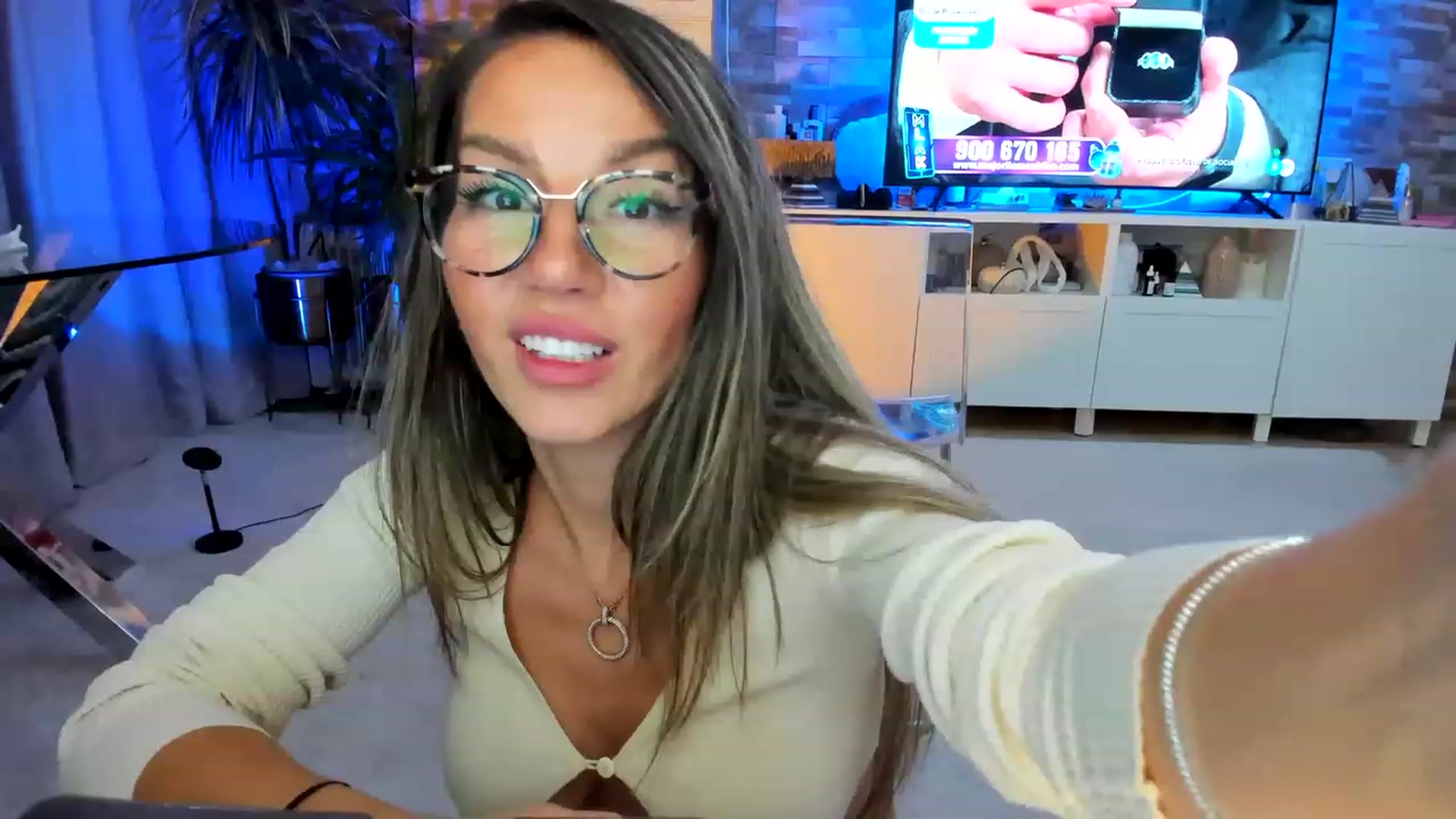 Gallery image thumbnail from Anoook's myfreecams stream on, 11/19/2022, 02:41 image 17 of 20
