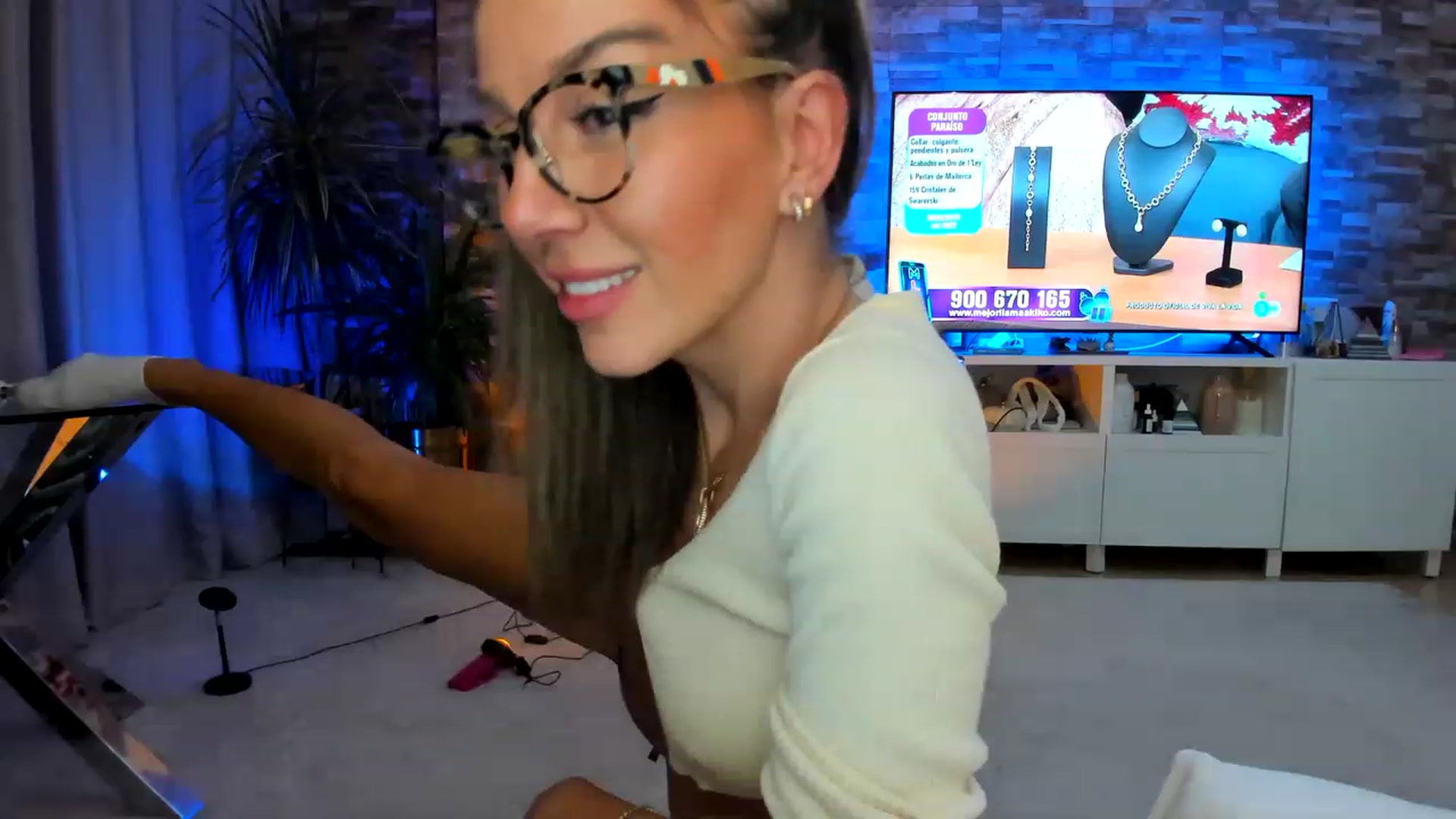 Gallery image thumbnail from Anoook's myfreecams stream on, 11/19/2022, 02:41 image 18 of 20