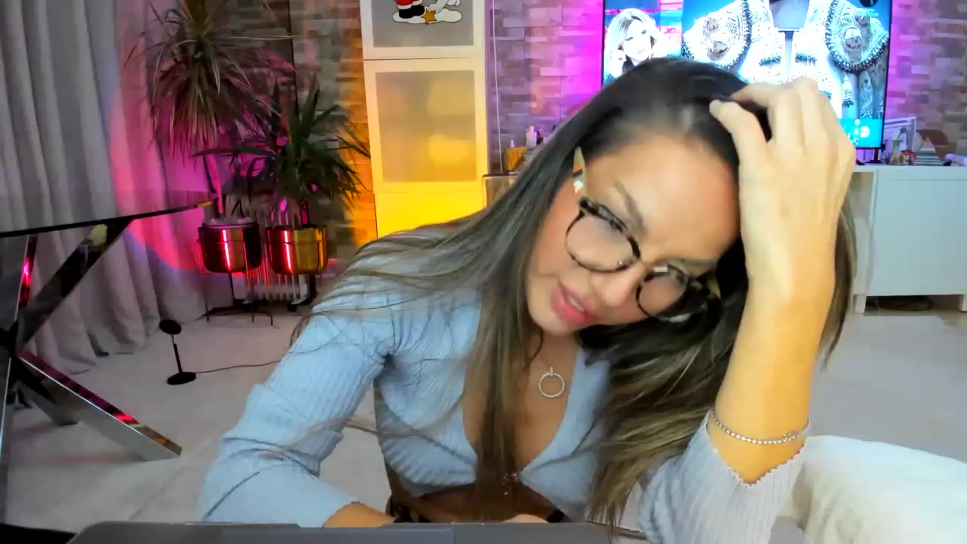 Gallery image thumbnail from Anoook's myfreecams stream on, 11/20/2022, 03:00 image 4 of 20