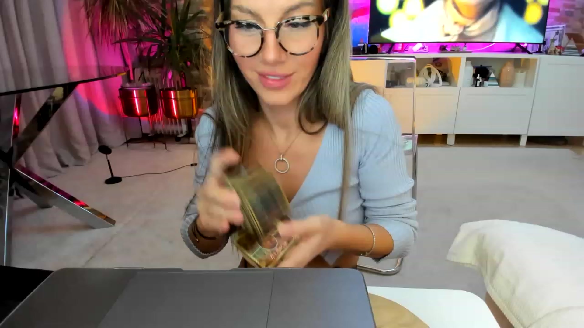 Gallery image thumbnail from Anoook's myfreecams stream on, 11/20/2022, 03:00 image 3 of 20
