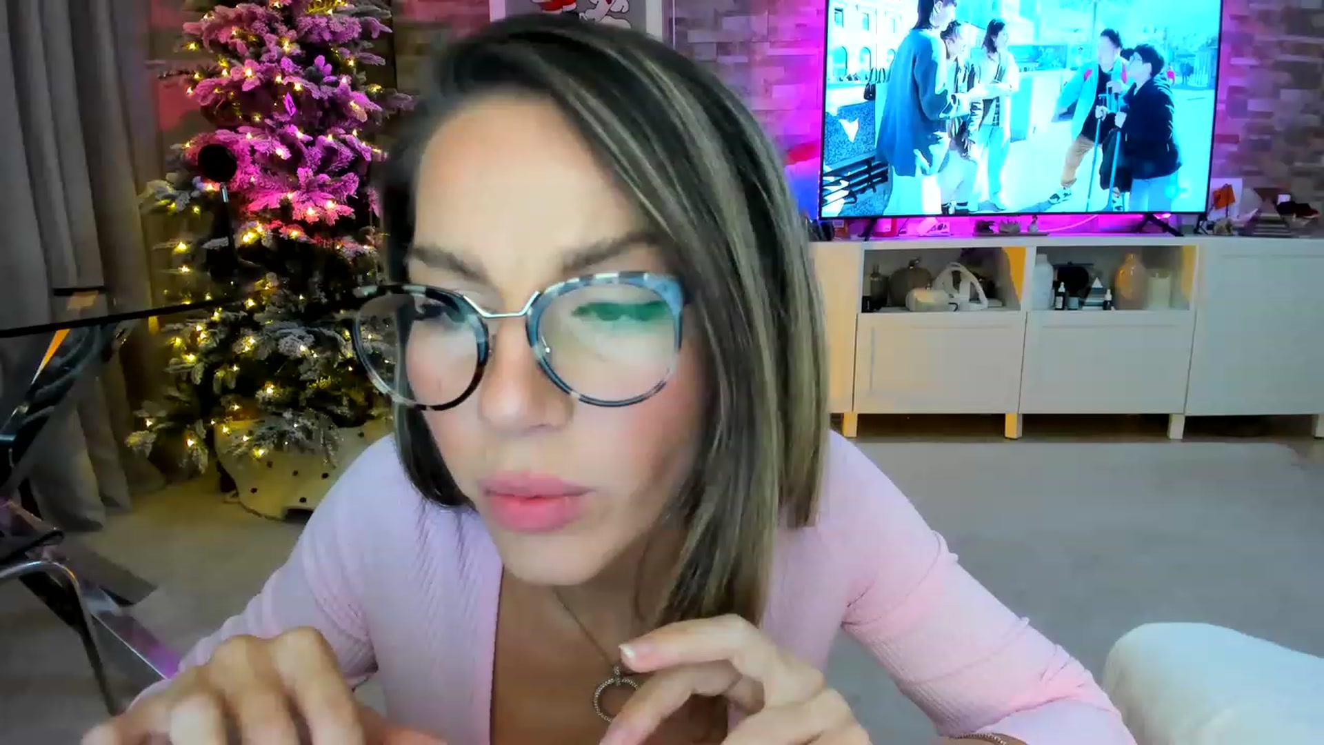 Gallery image thumbnail from Anoook's myfreecams stream on, 11/23/2022, 24:15 image 10 of 20