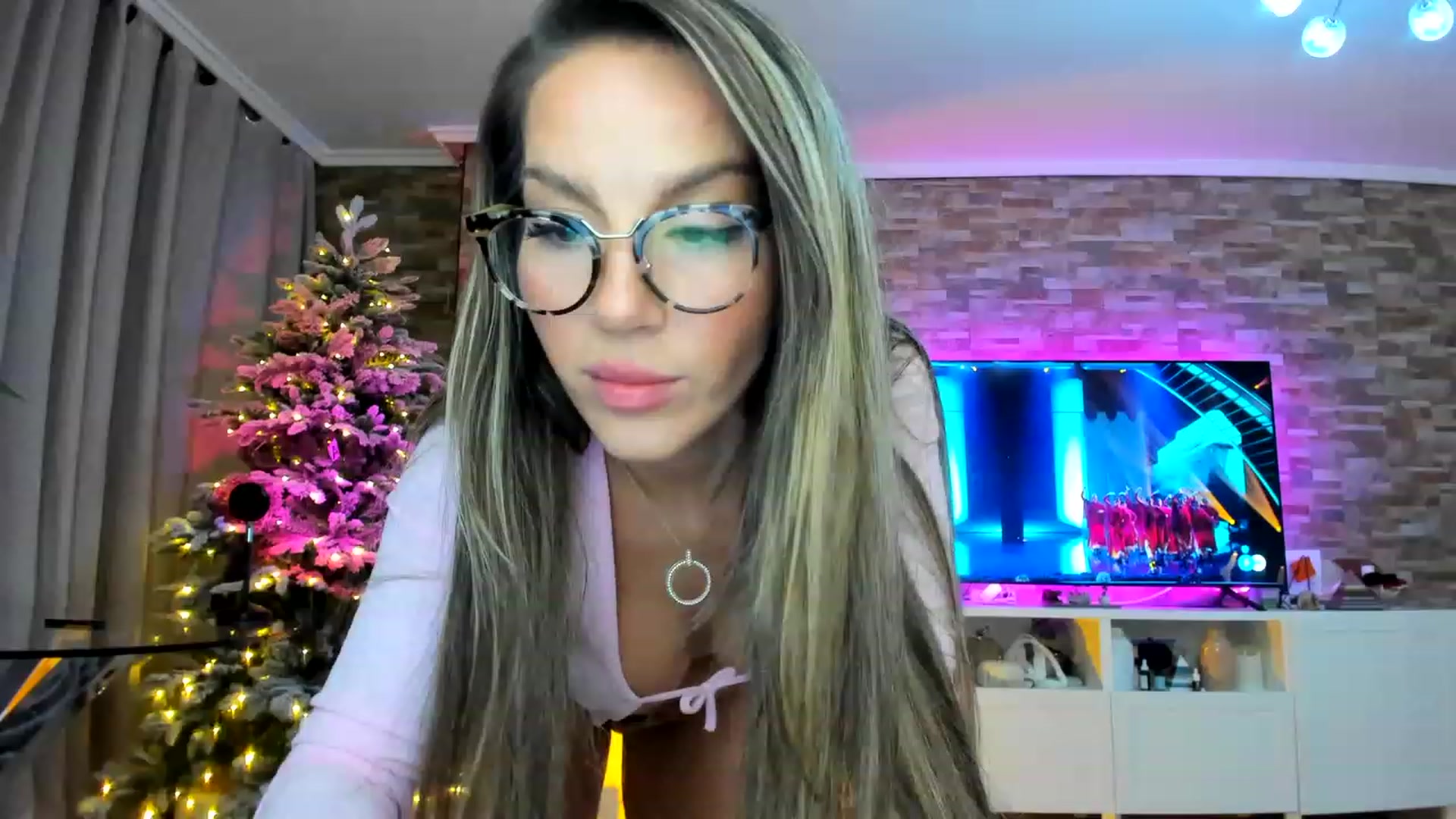 Gallery image thumbnail from Anoook's myfreecams stream on, 11/23/2022, 24:15 image 15 of 20