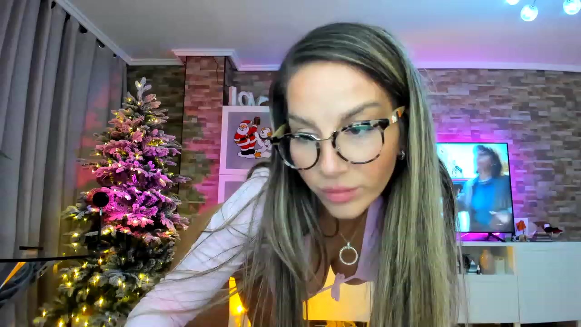 Gallery image thumbnail from Anoook's myfreecams stream on, 11/23/2022, 24:15 image 14 of 20