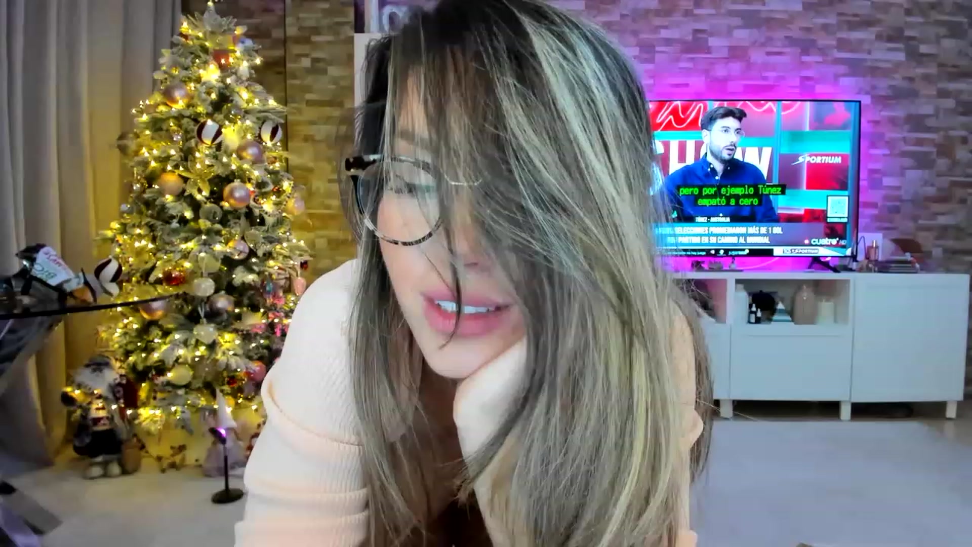 Gallery image thumbnail from Anoook's myfreecams stream on, 11/26/2022, 02:04 image 19 of 20