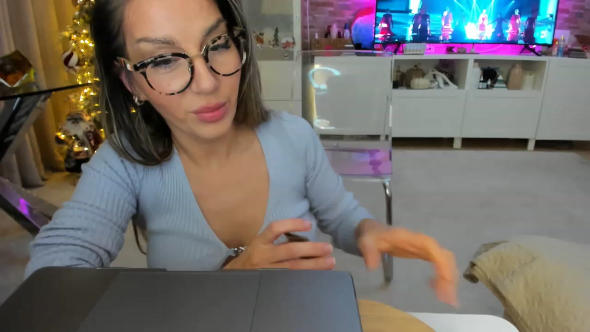 Gallery image thumbnail from Anoook's myfreecams stream on, 11/29/2022, 24:58 image 14 of 20