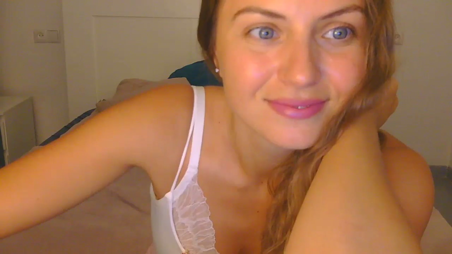 Gallery image thumbnail from AnotherLove4U's myfreecams stream on, 10/15/2024, 08:28 image 10 of 20