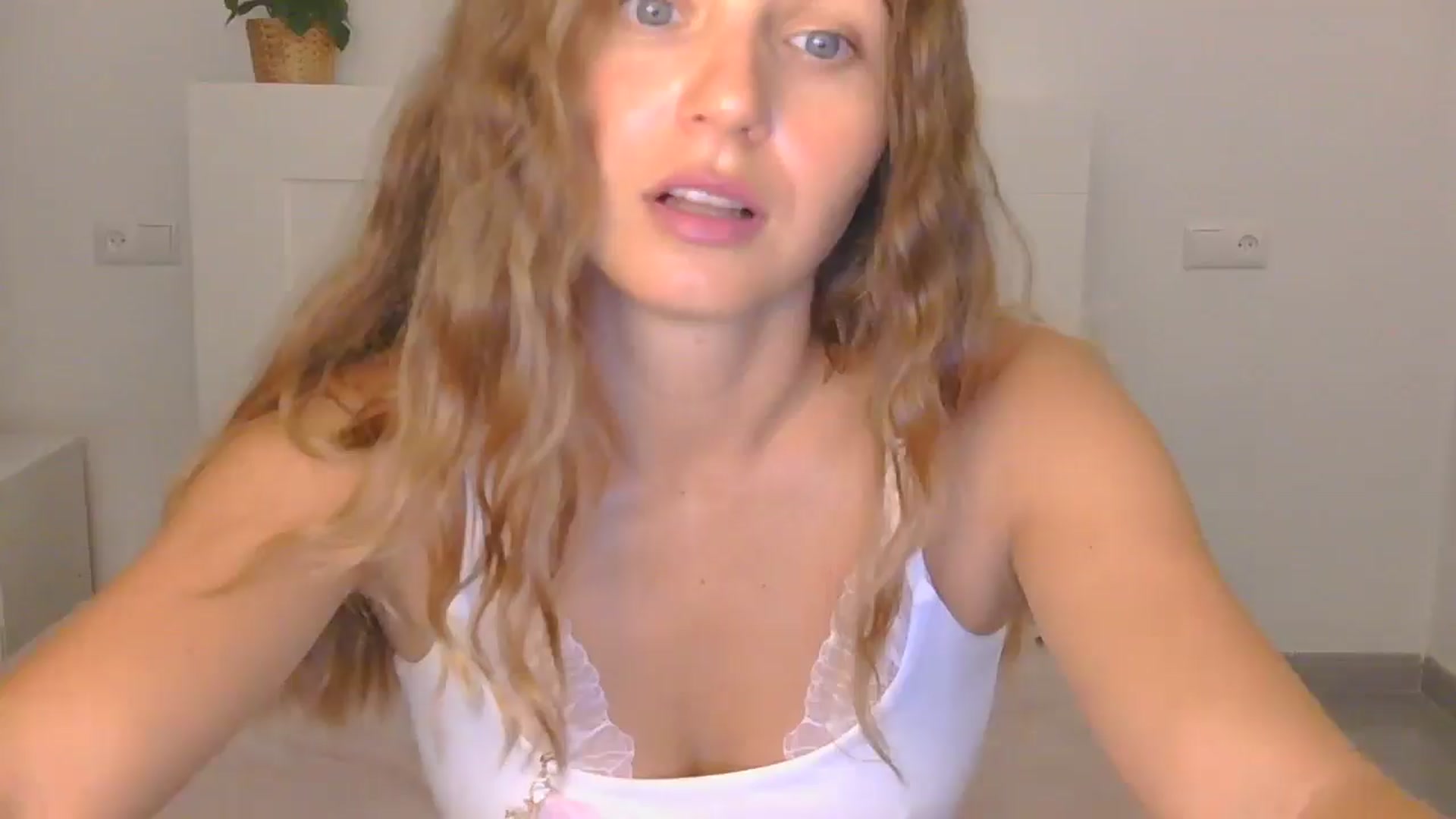 Gallery image thumbnail from AnotherLove4U's myfreecams stream on, 10/15/2024, 08:28 image 15 of 20