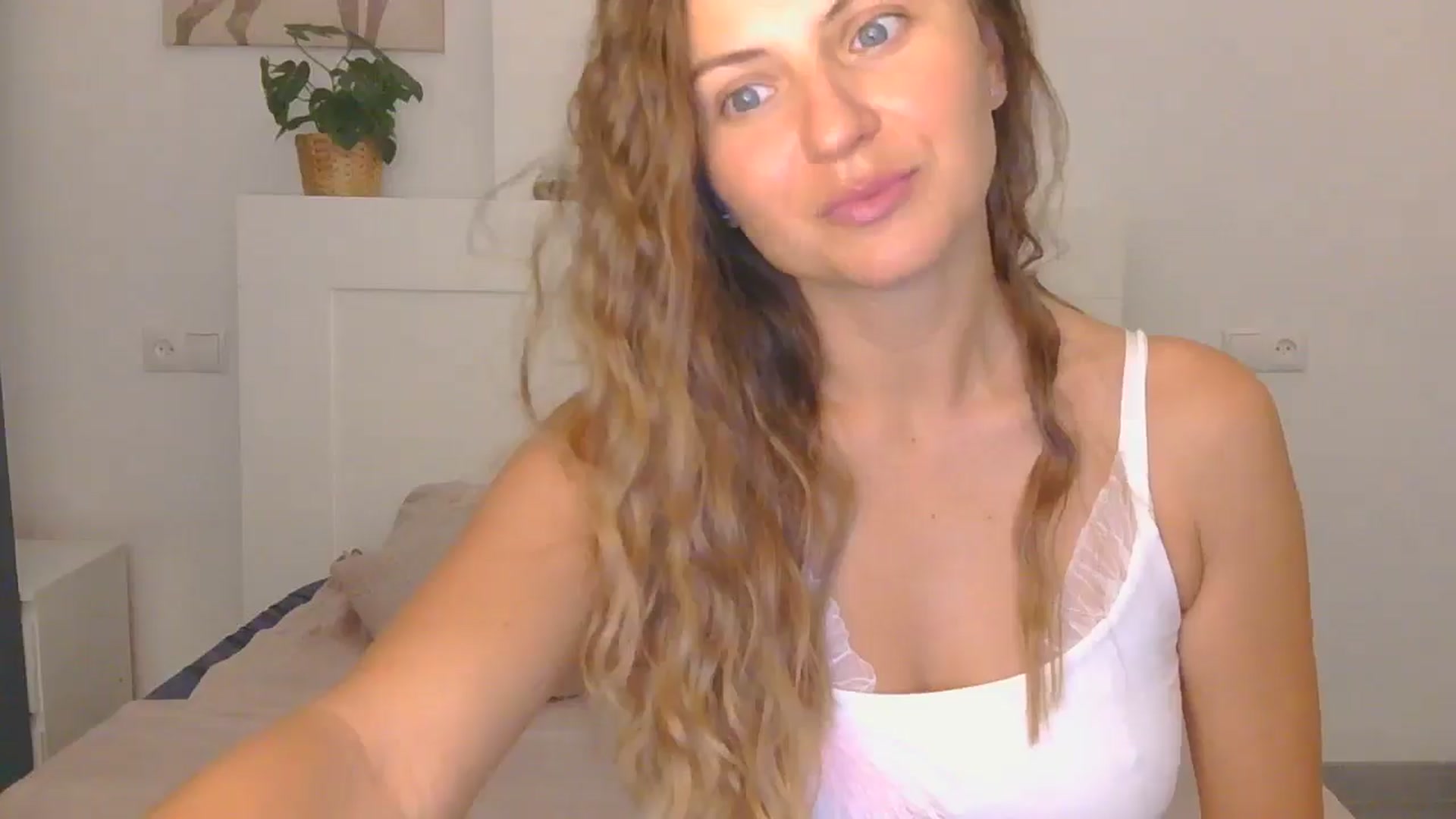 Gallery image thumbnail from AnotherLove4U's myfreecams stream on, 10/15/2024, 08:28 image 5 of 20