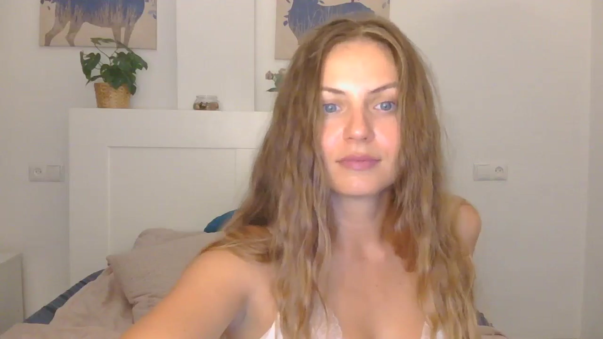 Gallery image thumbnail from AnotherLove4U's myfreecams stream on, 10/15/2024, 09:56 image 13 of 20