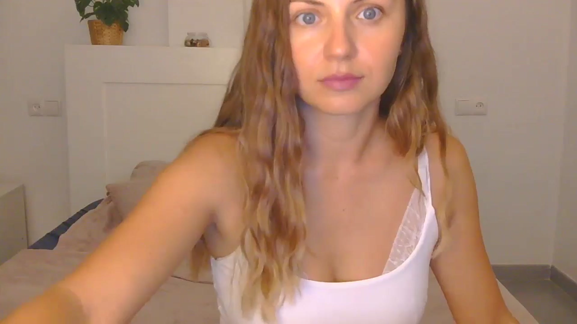 Gallery image thumbnail from AnotherLove4U's myfreecams stream on, 10/15/2024, 09:56 image 5 of 20