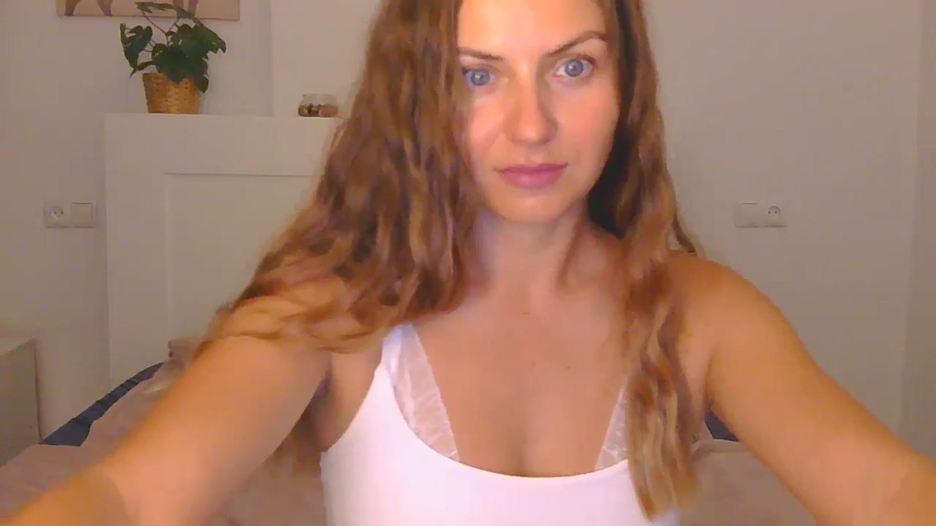 Gallery image thumbnail from AnotherLove4U's myfreecams stream on, 10/15/2024, 09:56 image 2 of 20