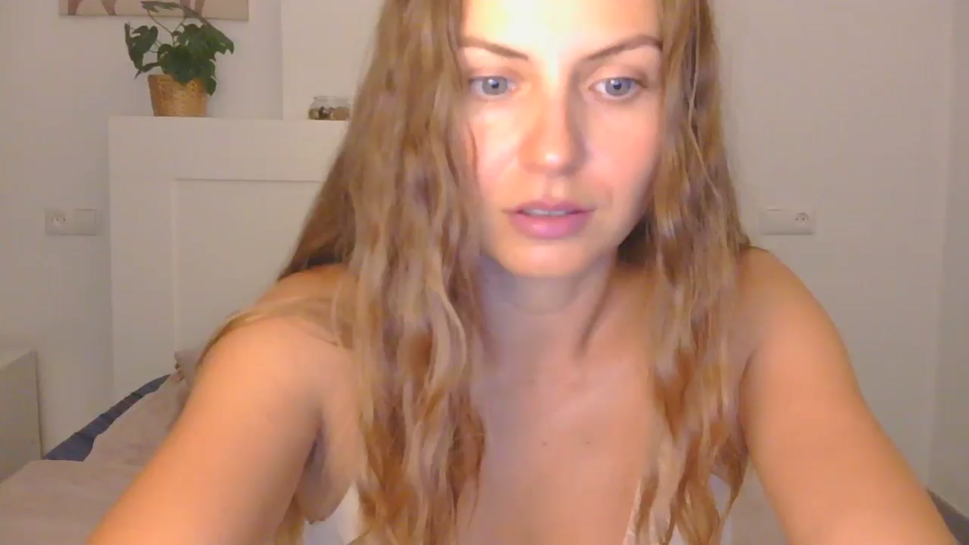 Gallery image thumbnail from AnotherLove4U's myfreecams stream on, 10/15/2024, 09:56 image 1 of 20