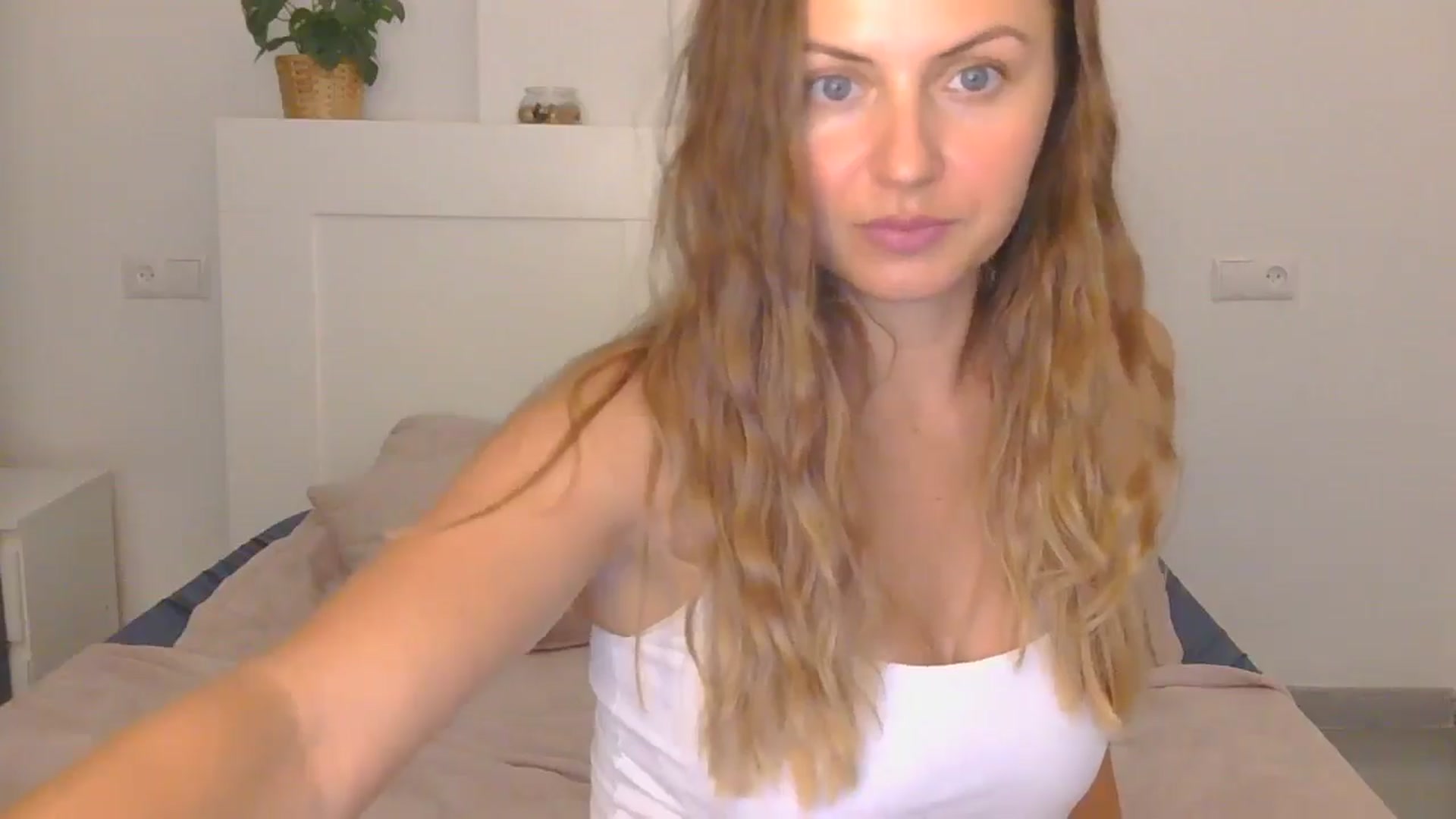 Gallery image thumbnail from AnotherLove4U's myfreecams stream on, 10/15/2024, 10:26 image 18 of 20