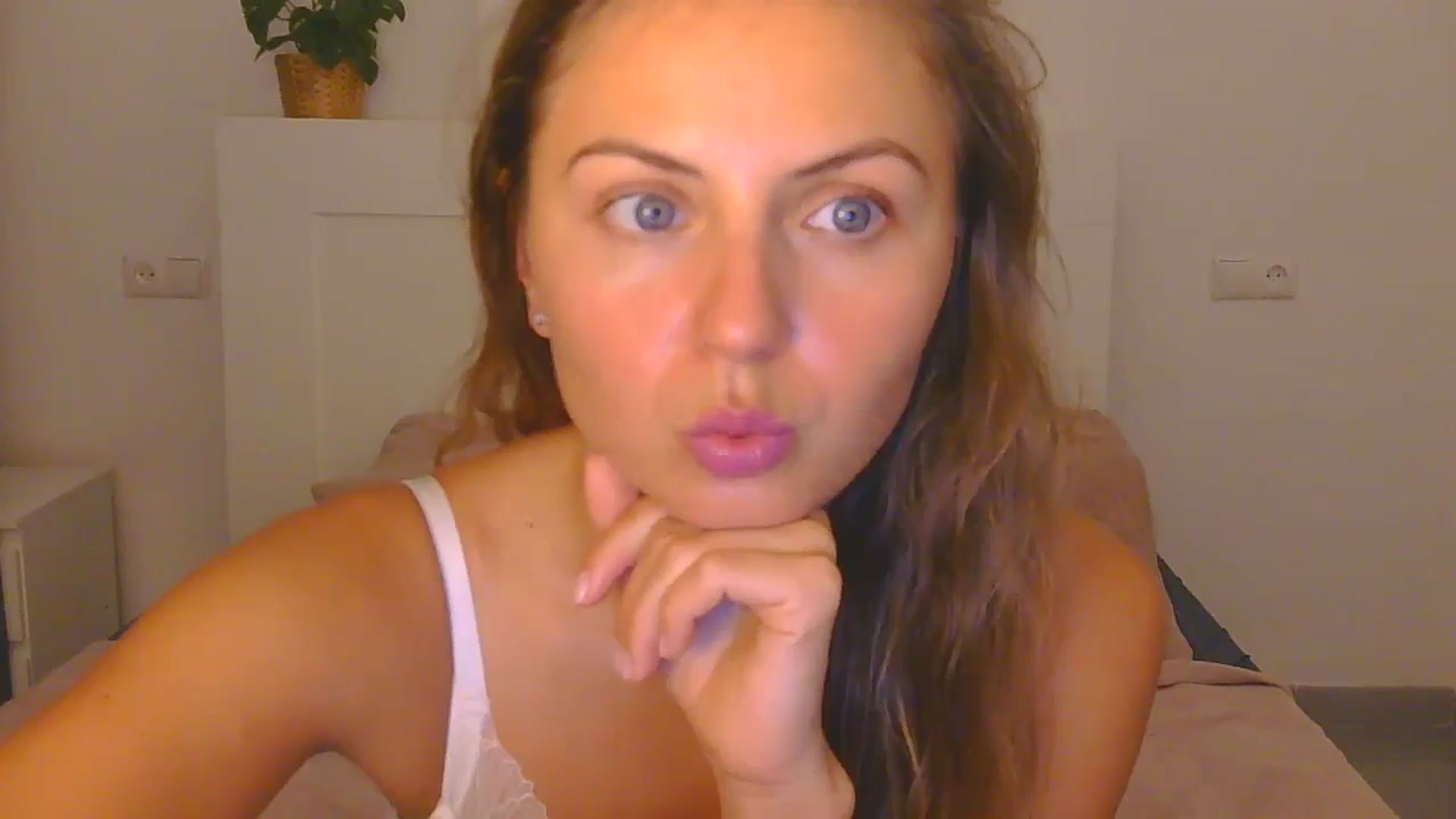 Gallery image thumbnail from AnotherLove4U's myfreecams stream on, 10/15/2024, 10:26 image 5 of 20