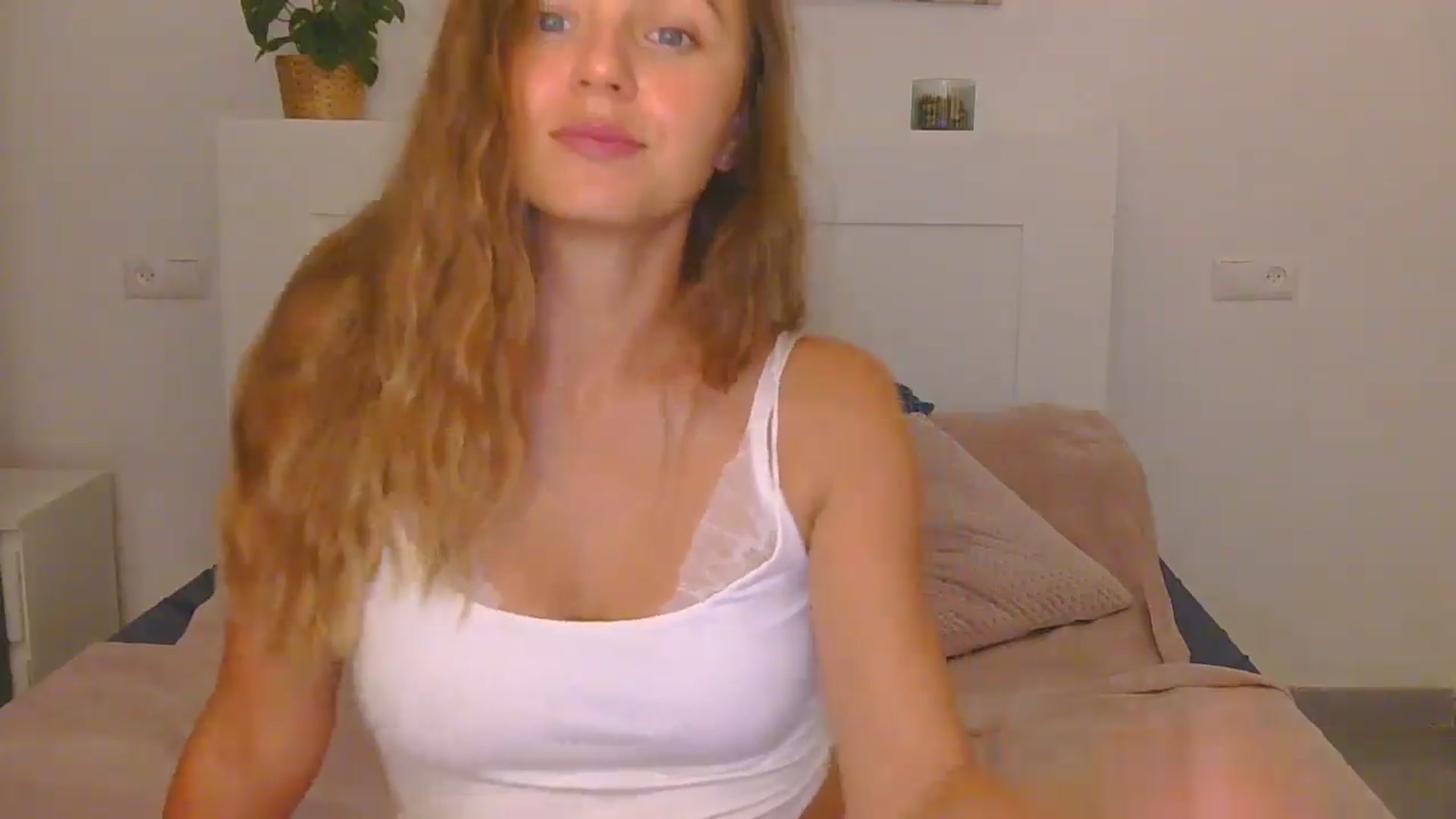 Gallery image thumbnail from AnotherLove4U's myfreecams stream on, 10/15/2024, 10:26 image 11 of 20