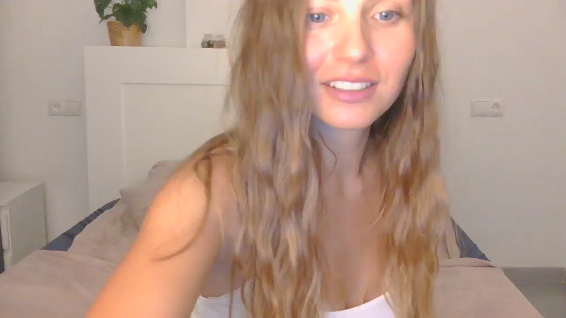 Gallery image thumbnail from AnotherLove4U's myfreecams stream on, 10/15/2024, 10:26 image 19 of 20
