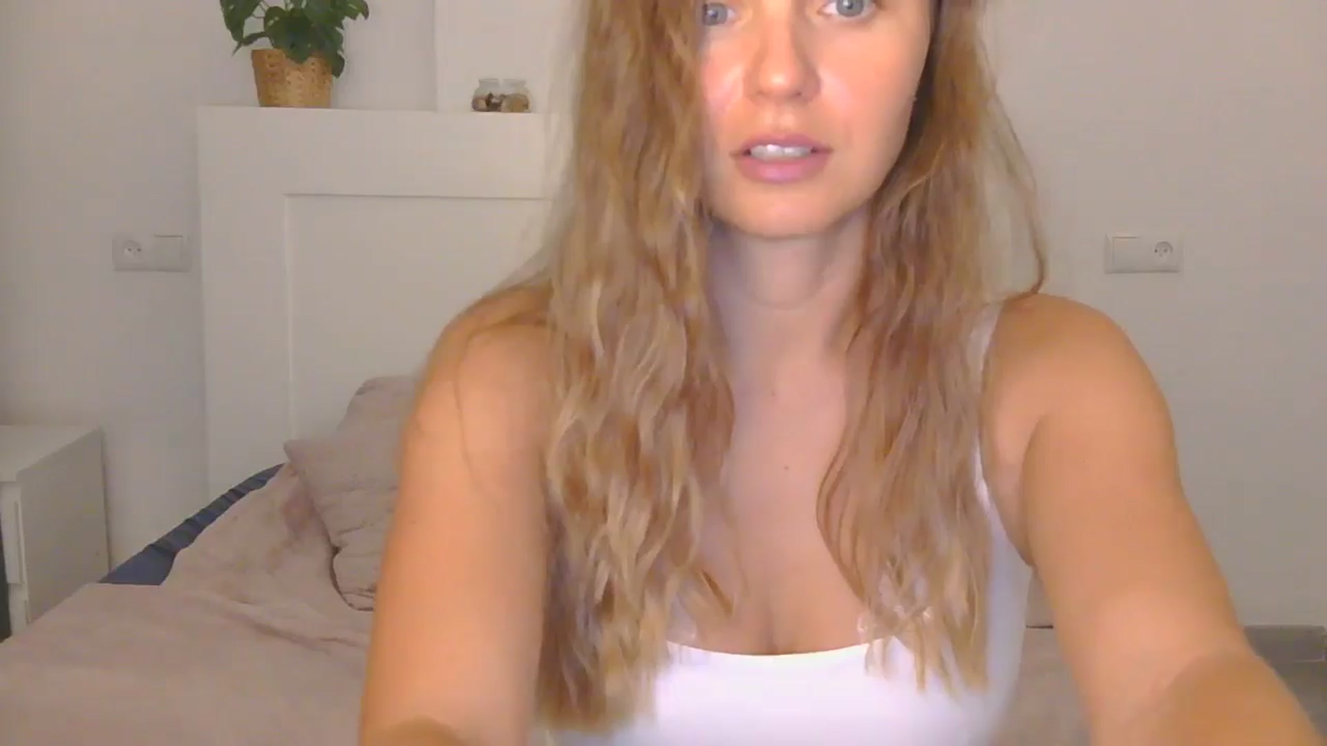 Gallery image thumbnail from AnotherLove4U's myfreecams stream on, 10/15/2024, 10:26 image 7 of 20