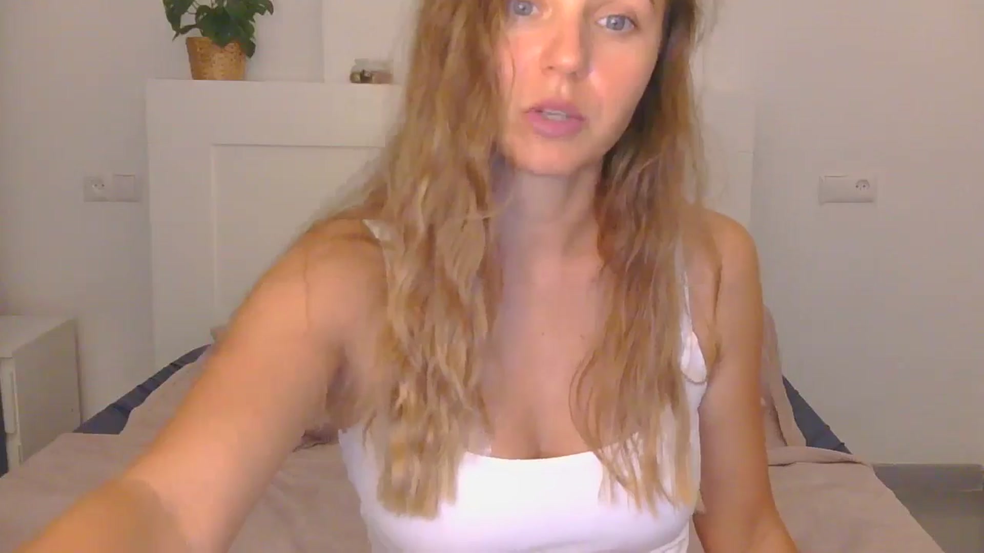 Gallery image thumbnail from AnotherLove4U's myfreecams stream on, 10/15/2024, 10:26 image 8 of 20