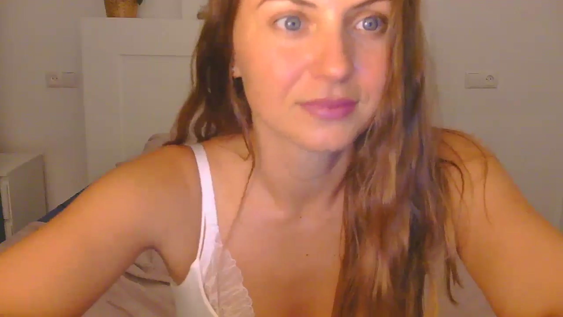 Gallery image thumbnail from AnotherLove4U's myfreecams stream on, 10/15/2024, 11:01 image 17 of 20