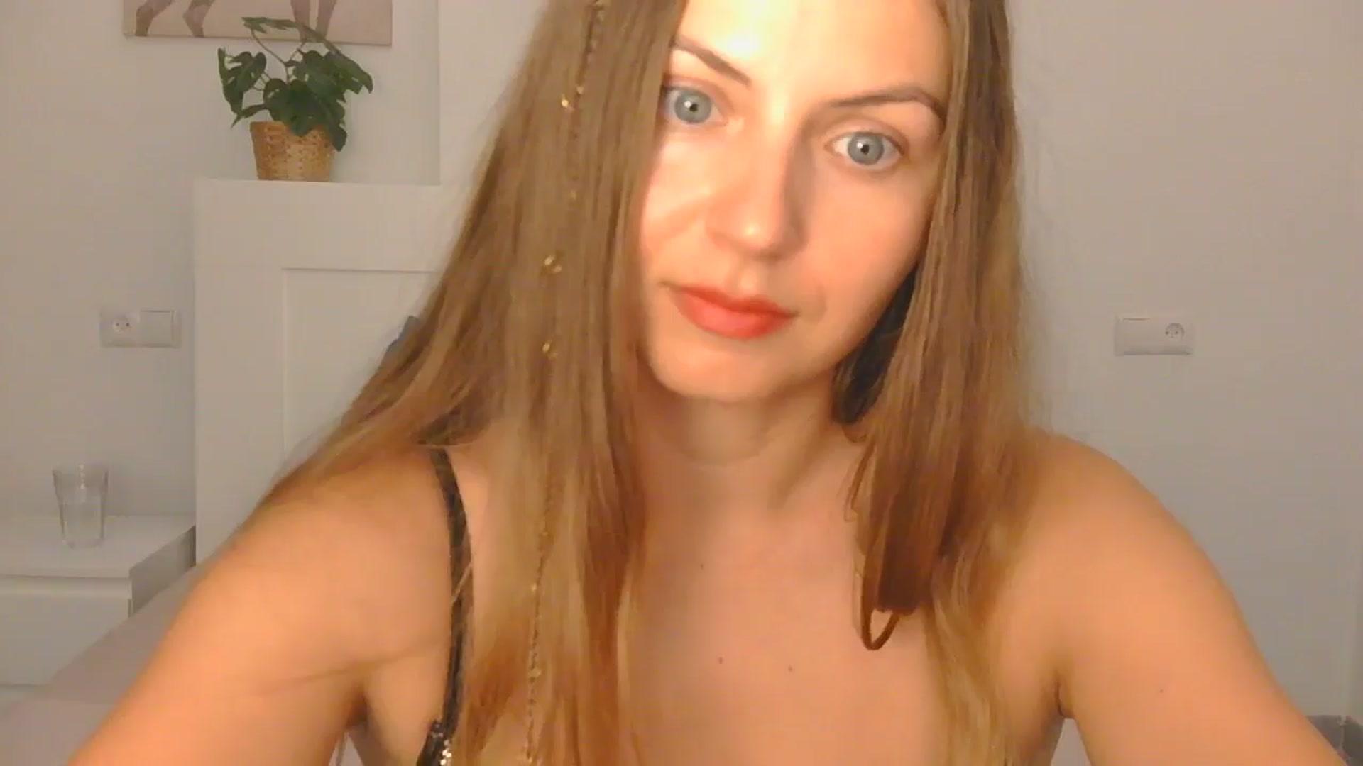 Gallery image thumbnail from AnotherLove4U's myfreecams stream on, 10/16/2024, 09:07 image 7 of 20